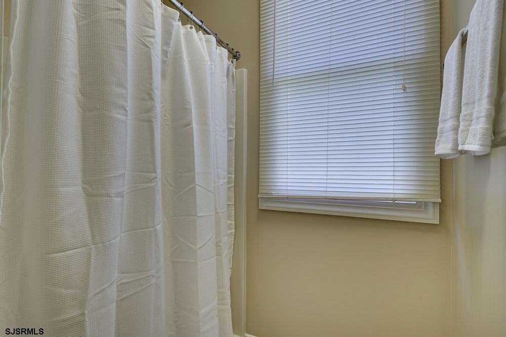 Atlantic City, New Jersey 08401, United States, 5 Bedrooms Bedrooms, ,3 BathroomsBathrooms,Residential,Active,42444