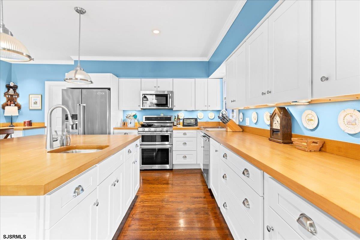 New Gretna, New Jersey 08087, United States, 4 Bedrooms Bedrooms, ,3 BathroomsBathrooms,Residential,Active,5559