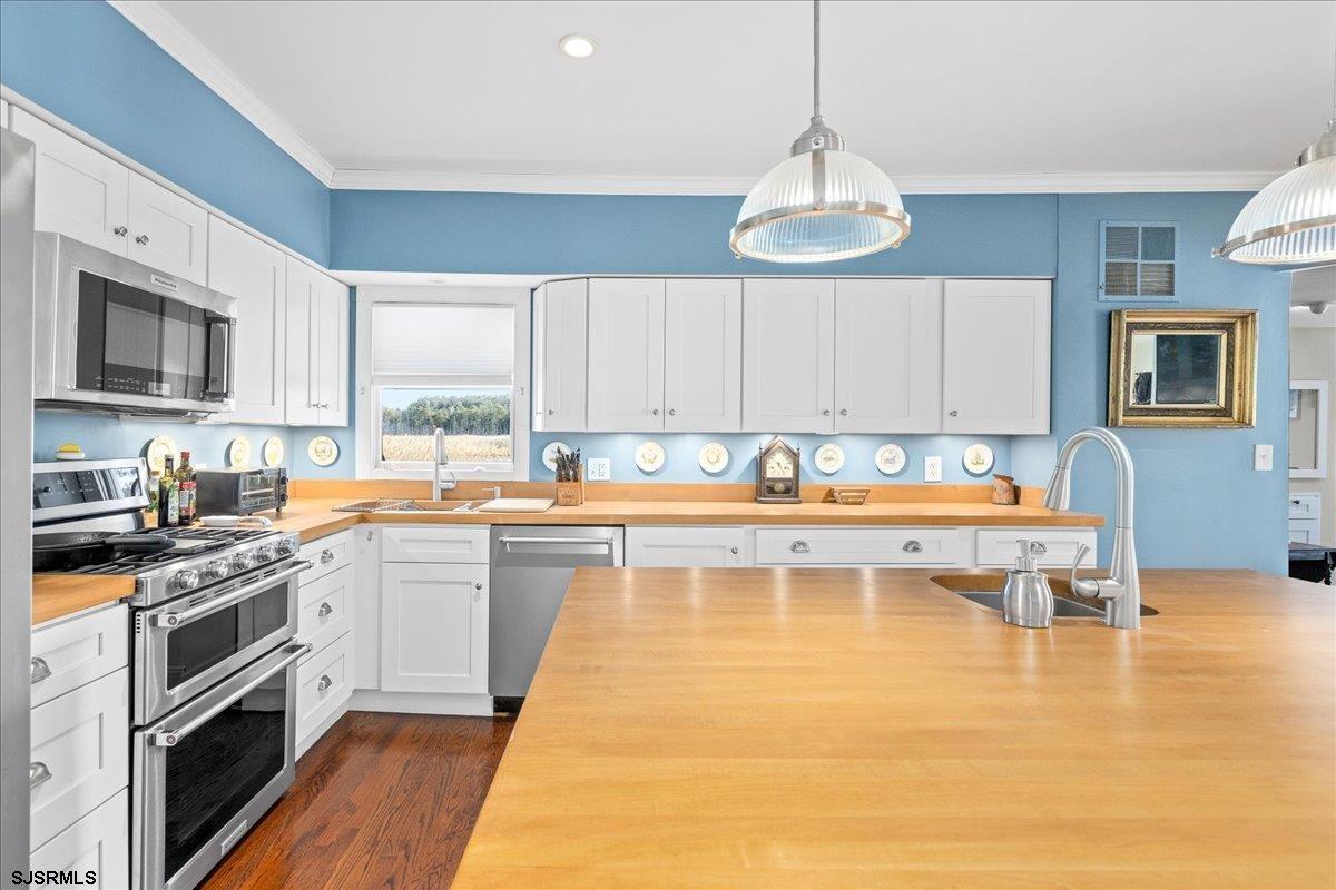 New Gretna, New Jersey 08087, United States, 4 Bedrooms Bedrooms, ,3 BathroomsBathrooms,Residential,Active,5559