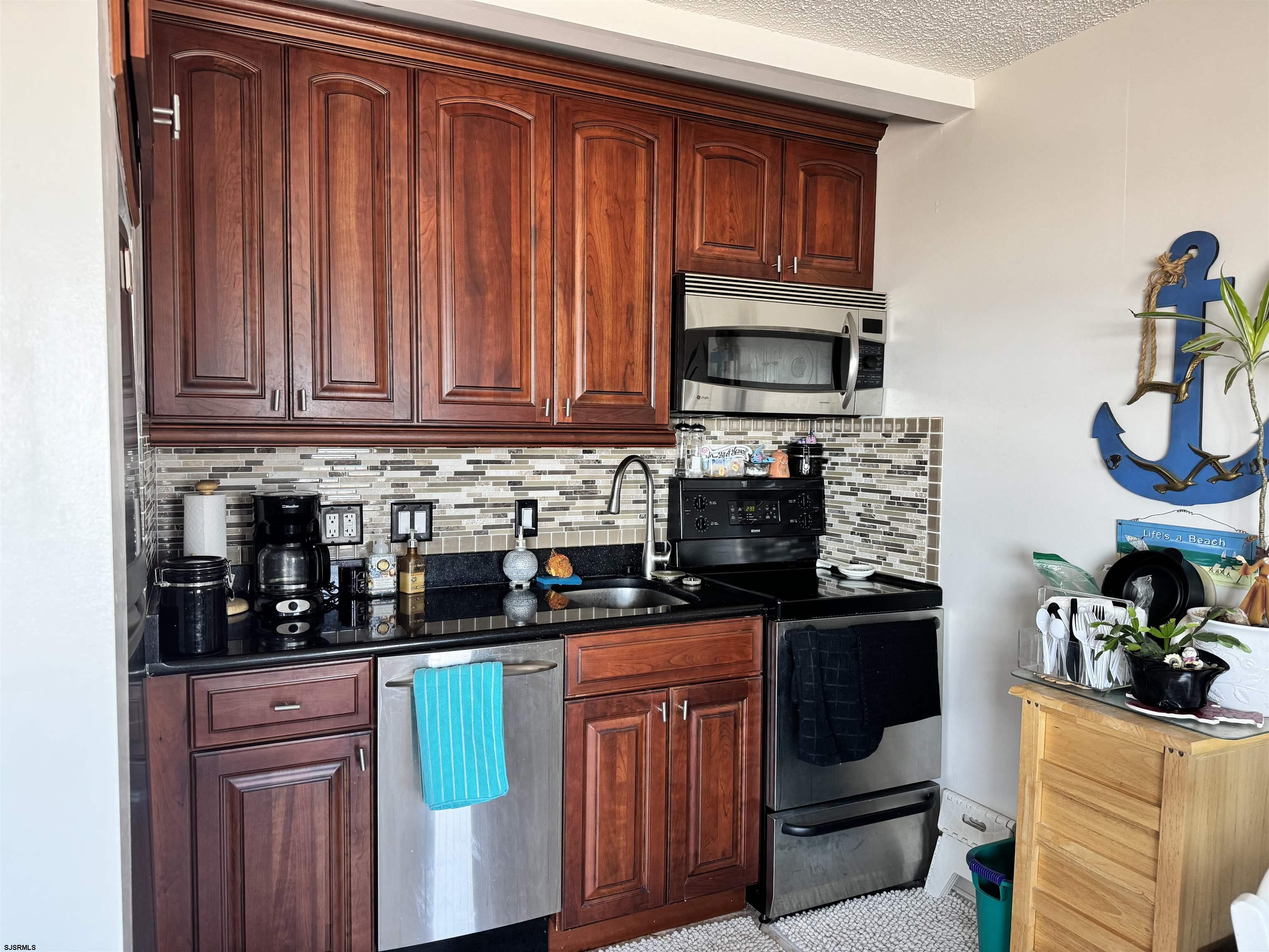 Ventnor, New Jersey 08406, United States, 1 Bedroom Bedrooms, ,2 BathroomsBathrooms,Residential,Active,133007