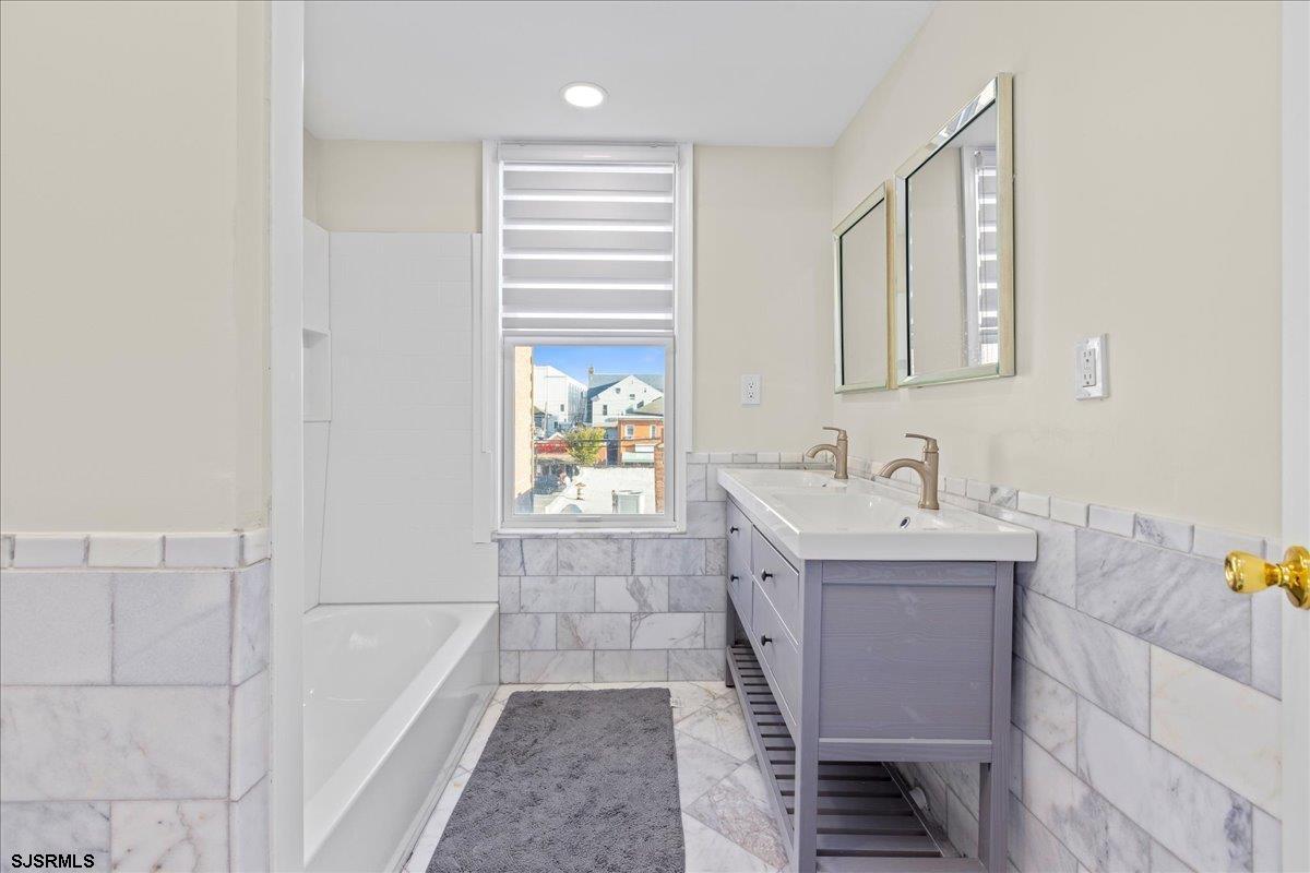 Ventnor, New Jersey 08406, United States, 6 Bedrooms Bedrooms, ,5 BathroomsBathrooms,Residential,Active,17359