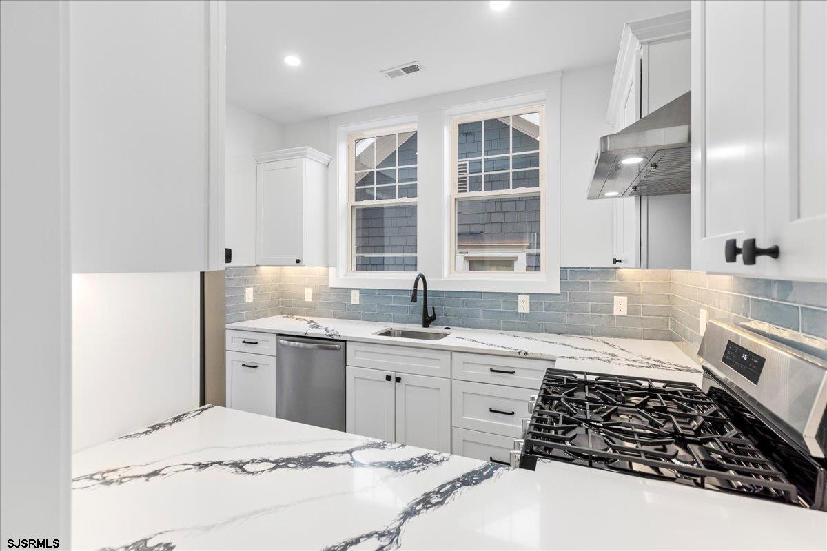 Ventnor, New Jersey 08406, United States, 3 Bedrooms Bedrooms, ,2 BathroomsBathrooms,Residential,Active,109392