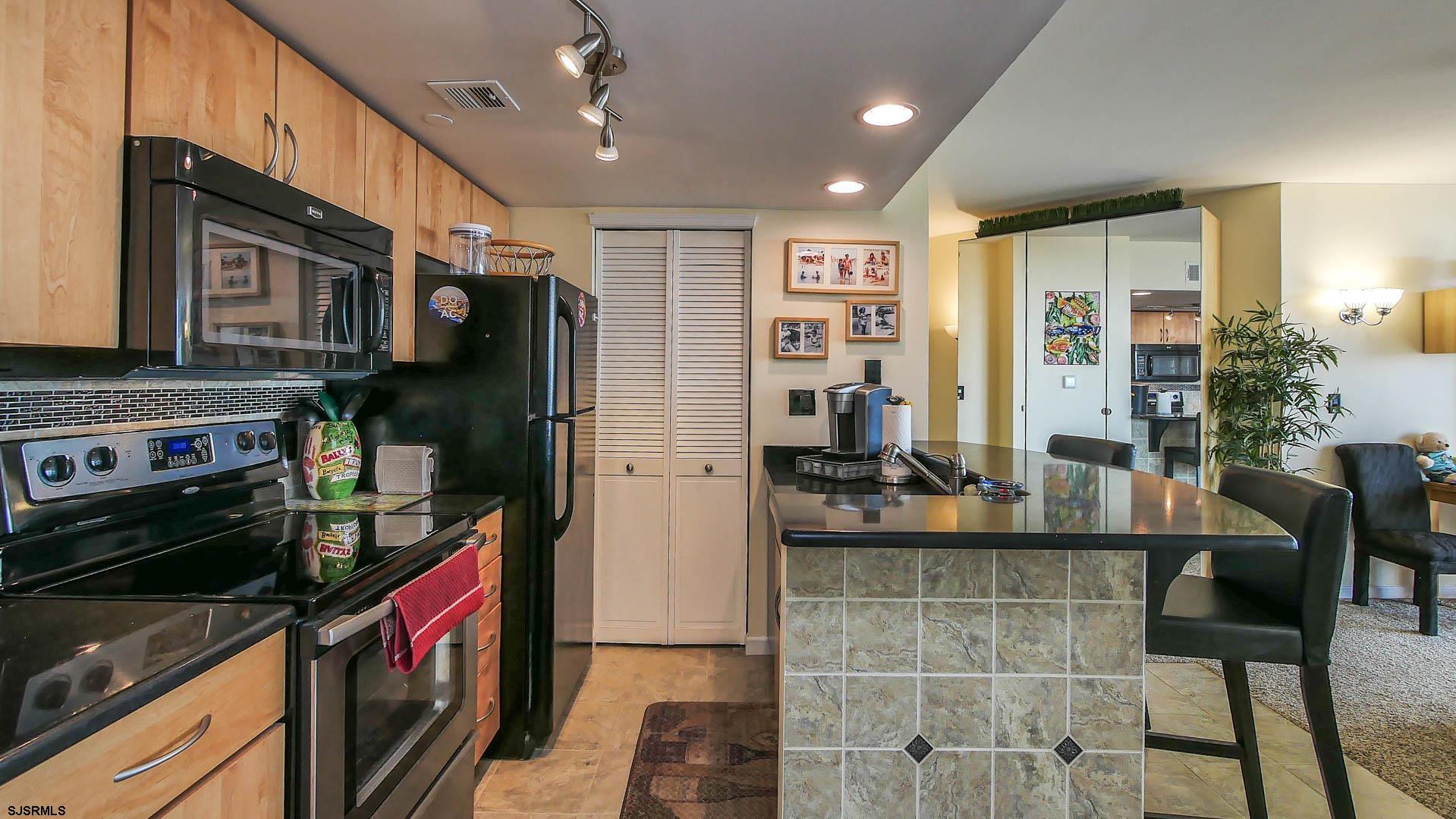 Atlantic City, New Jersey 08401, United States, 1 Bedroom Bedrooms, ,2 BathroomsBathrooms,Residential,Pending,13997