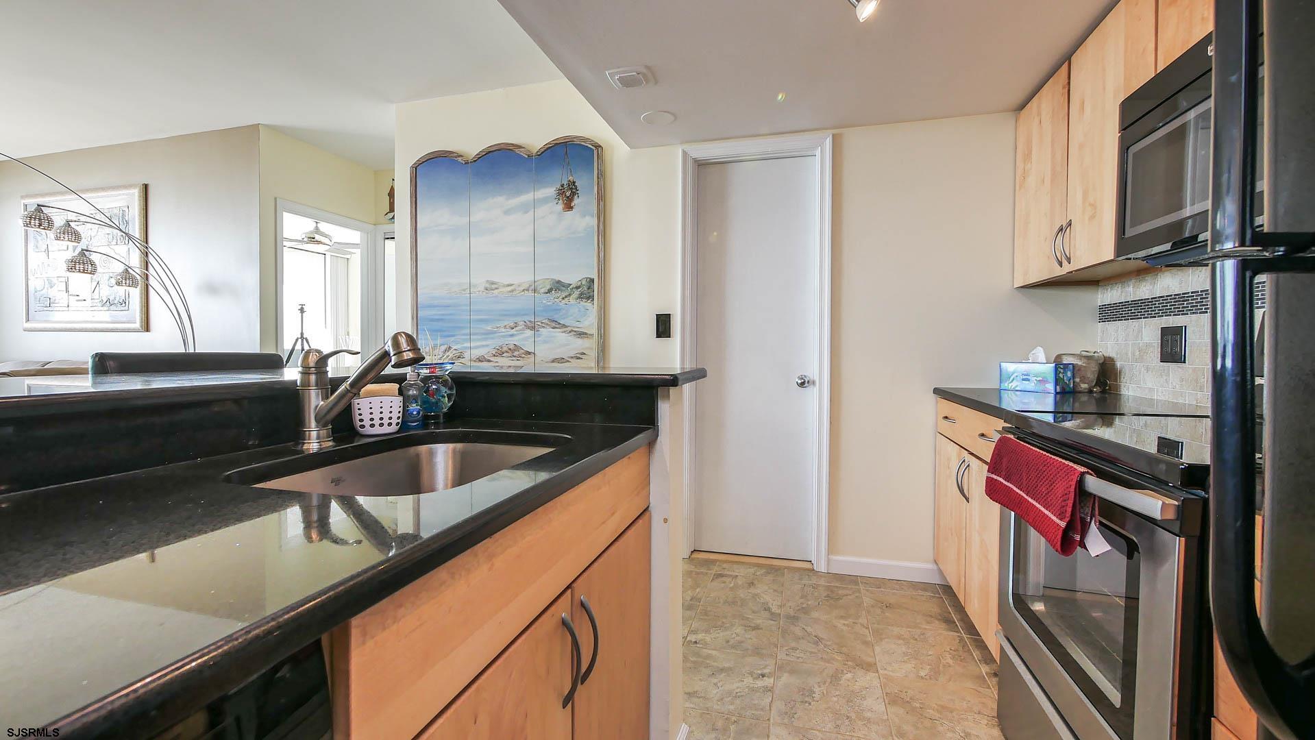 Atlantic City, New Jersey 08401, United States, 1 Bedroom Bedrooms, ,2 BathroomsBathrooms,Residential,Pending,13997