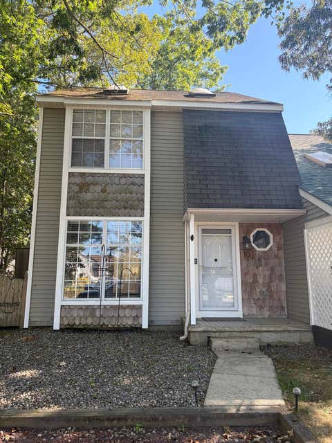 Townhouse For Sale - 10 Cedar Ct<br/> Somers Point, NJ 08244