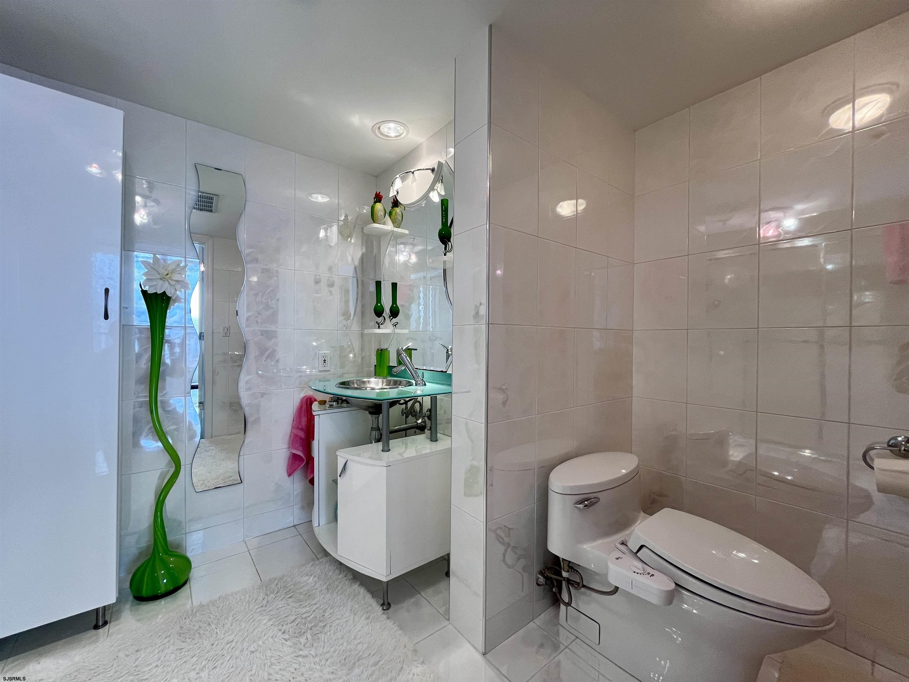 Atlantic City, New Jersey 08401, United States, 2 Bedrooms Bedrooms, ,2 BathroomsBathrooms,Residential,Active,123911