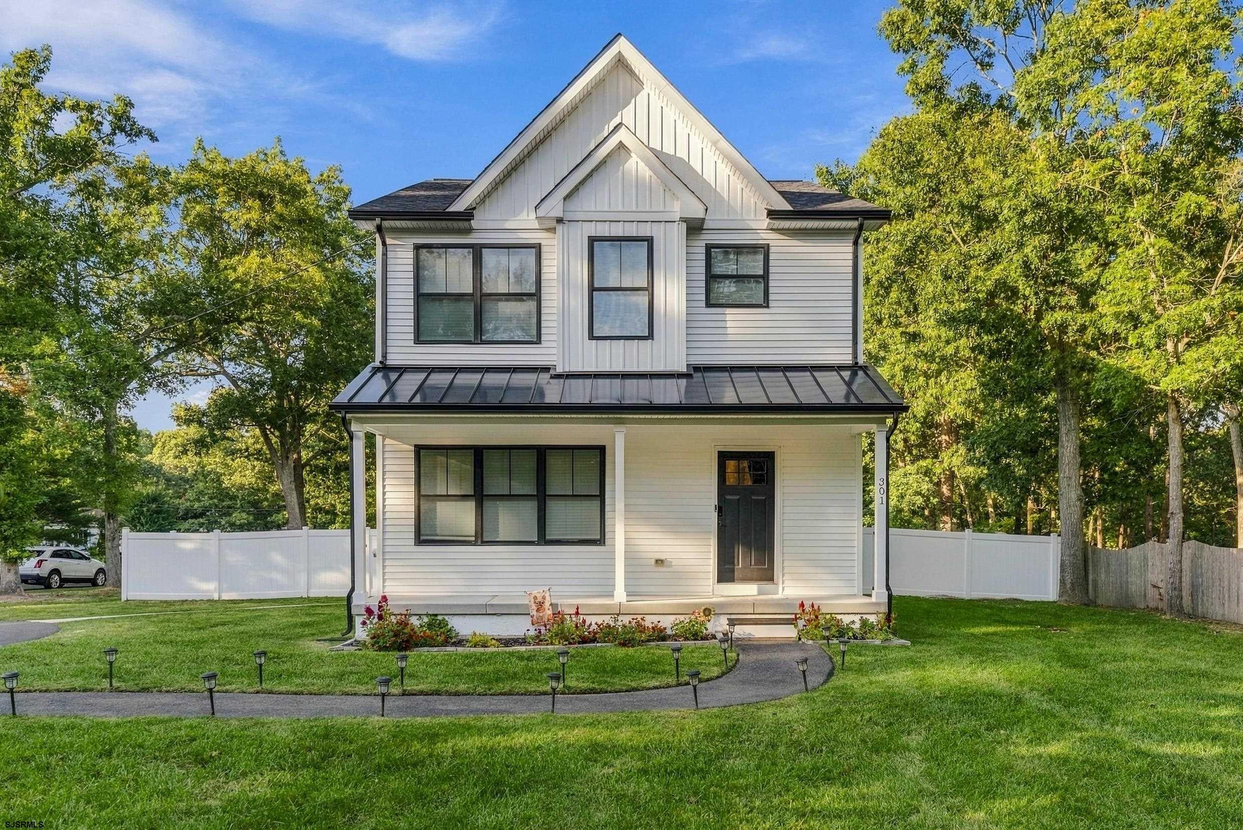301 E Elm