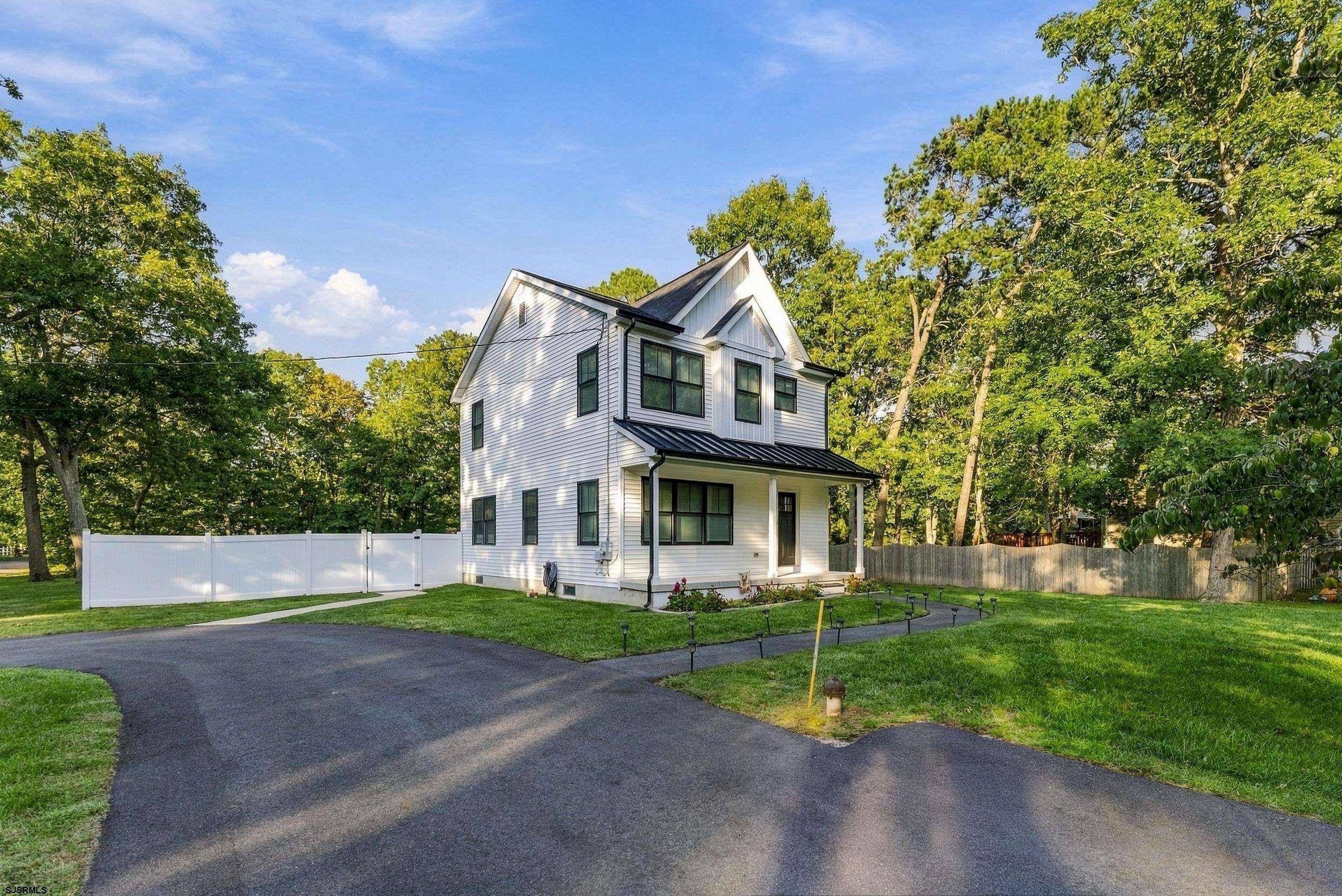 301 E Elm