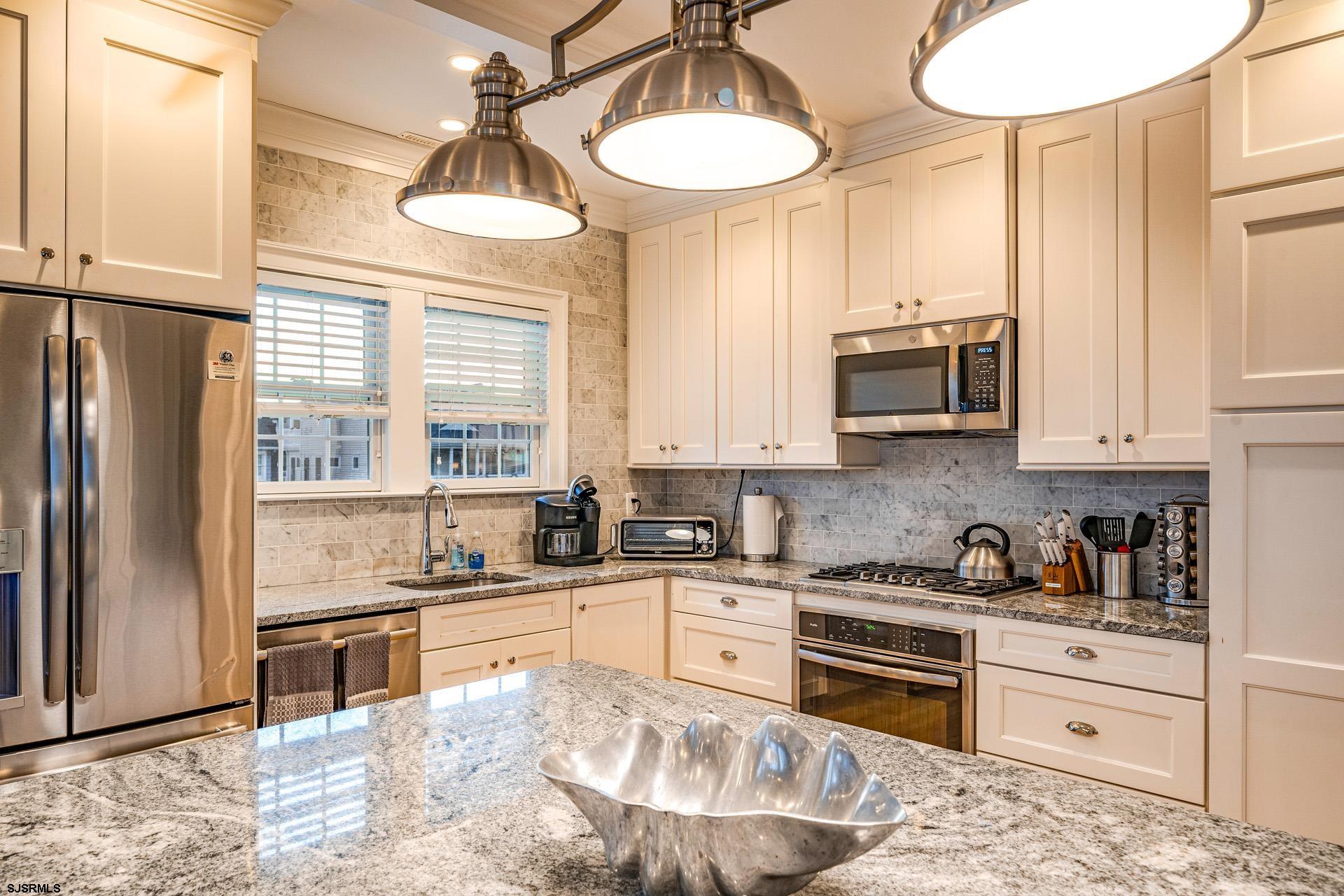 Ocean City, New Jersey 08226, United States, 6 Bedrooms Bedrooms, ,7 BathroomsBathrooms,Residential,Pending,16040