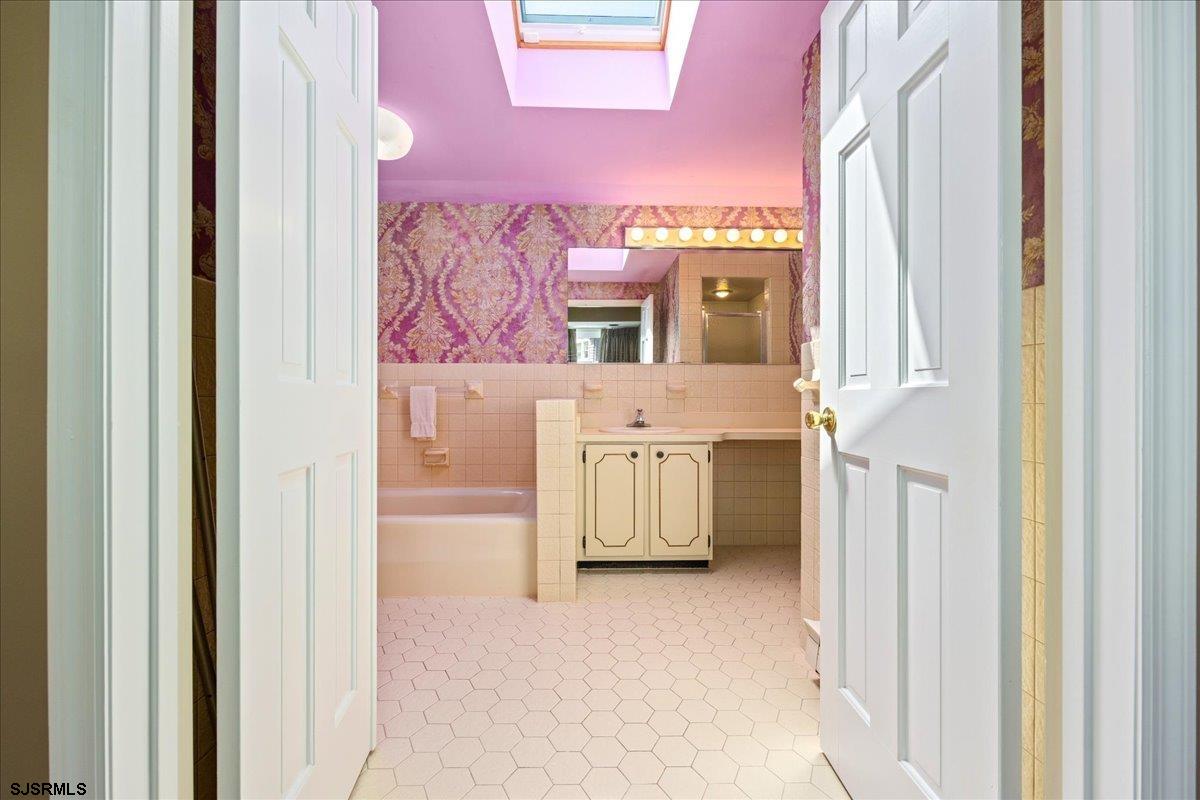 Margate, New Jersey 08402, United States, 6 Bedrooms Bedrooms, ,3 BathroomsBathrooms,Residential,Active,170310