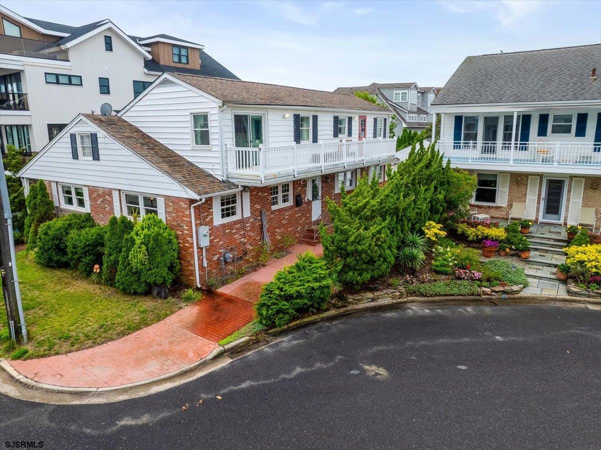 3 Dolphin Dr