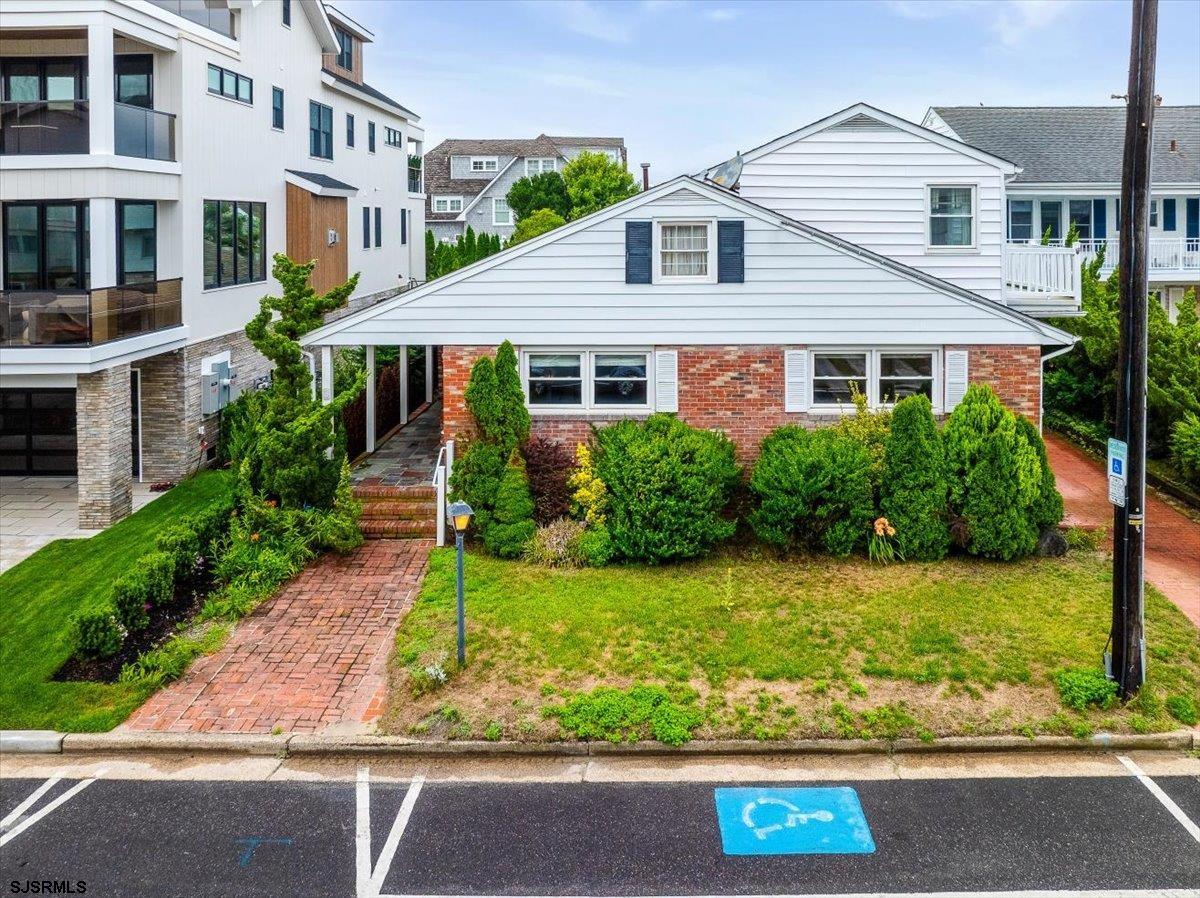 3 Dolphin Dr