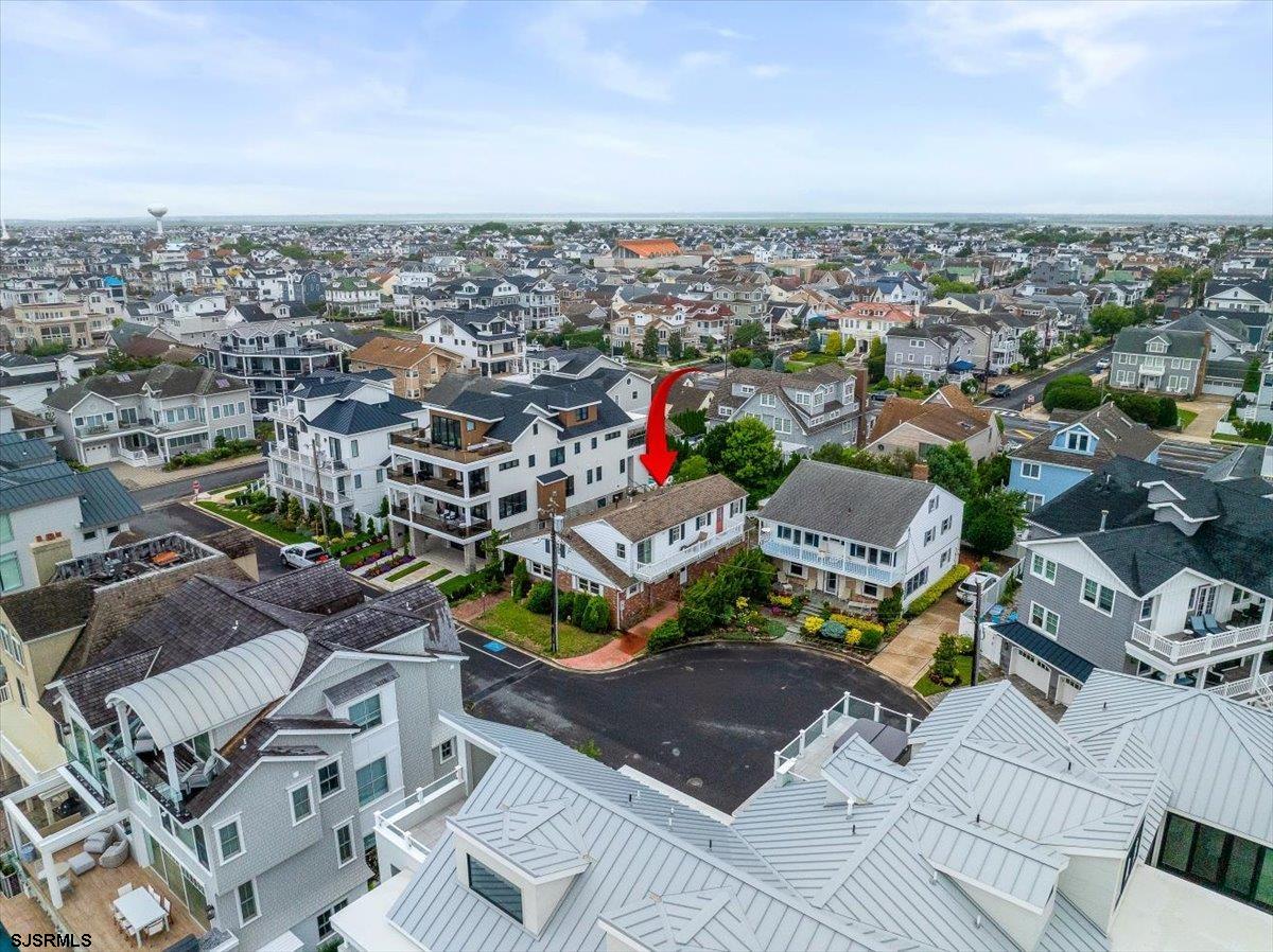 3 Dolphin Dr