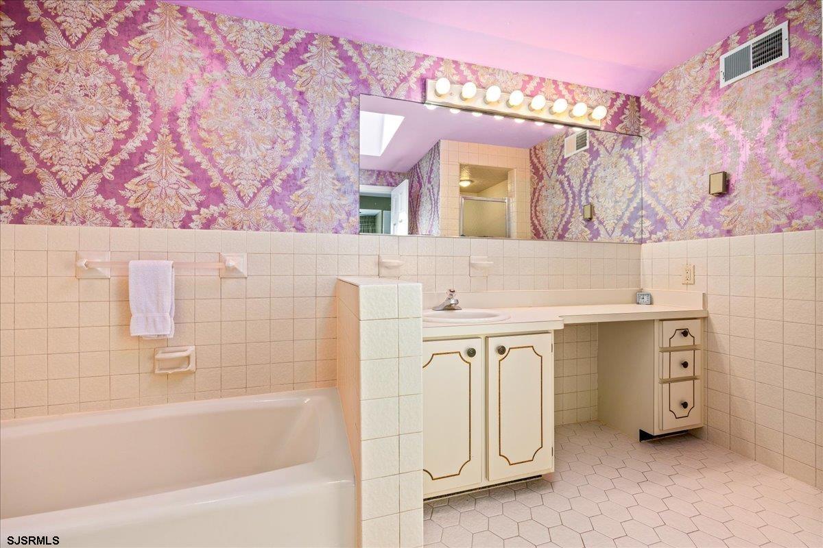 Margate, New Jersey 08402, United States, 6 Bedrooms Bedrooms, ,3 BathroomsBathrooms,Residential,Active,170310