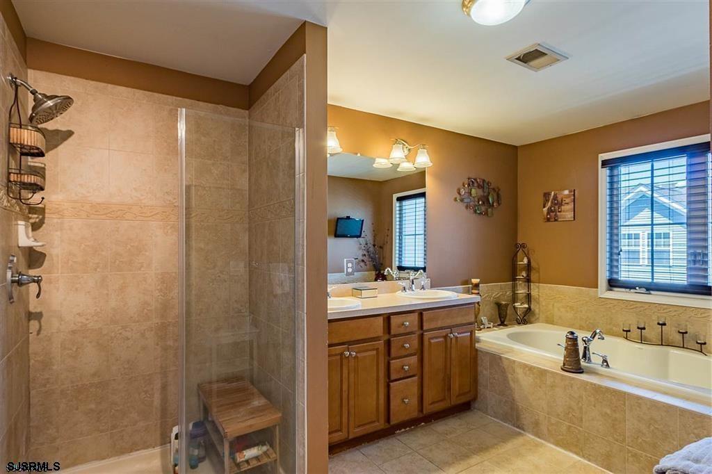 Egg Harbor Township, New Jersey 08234, United States, 3 Bedrooms Bedrooms, ,4 BathroomsBathrooms,Residential,Active,59322