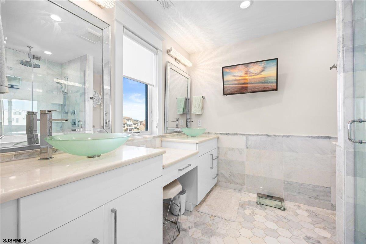 Margate, New Jersey 08402, United States, 6 Bedrooms Bedrooms, ,5 BathroomsBathrooms,Residential,Active,190148