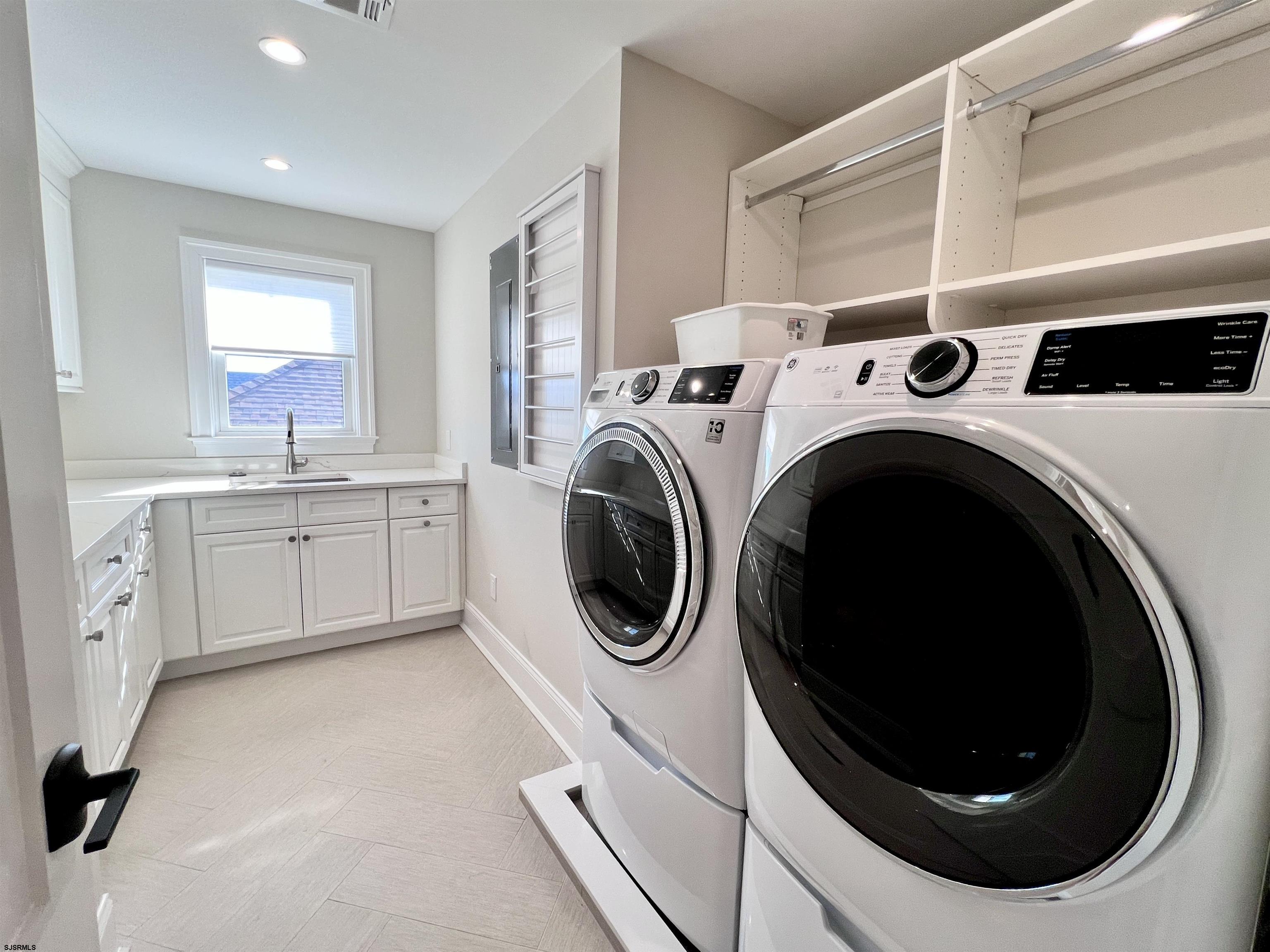 Margate, New Jersey 08402, United States, 6 Bedrooms Bedrooms, ,5 BathroomsBathrooms,Residential,Active,89470