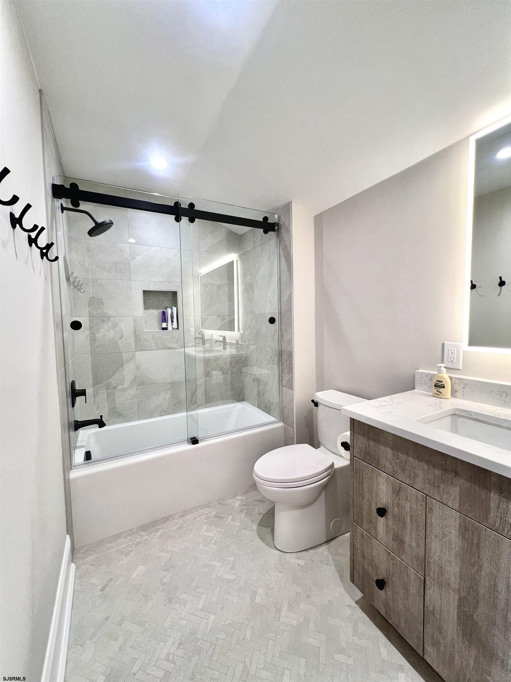 Margate, New Jersey 08402, United States, 6 Bedrooms Bedrooms, ,5 BathroomsBathrooms,Residential,Active,89470