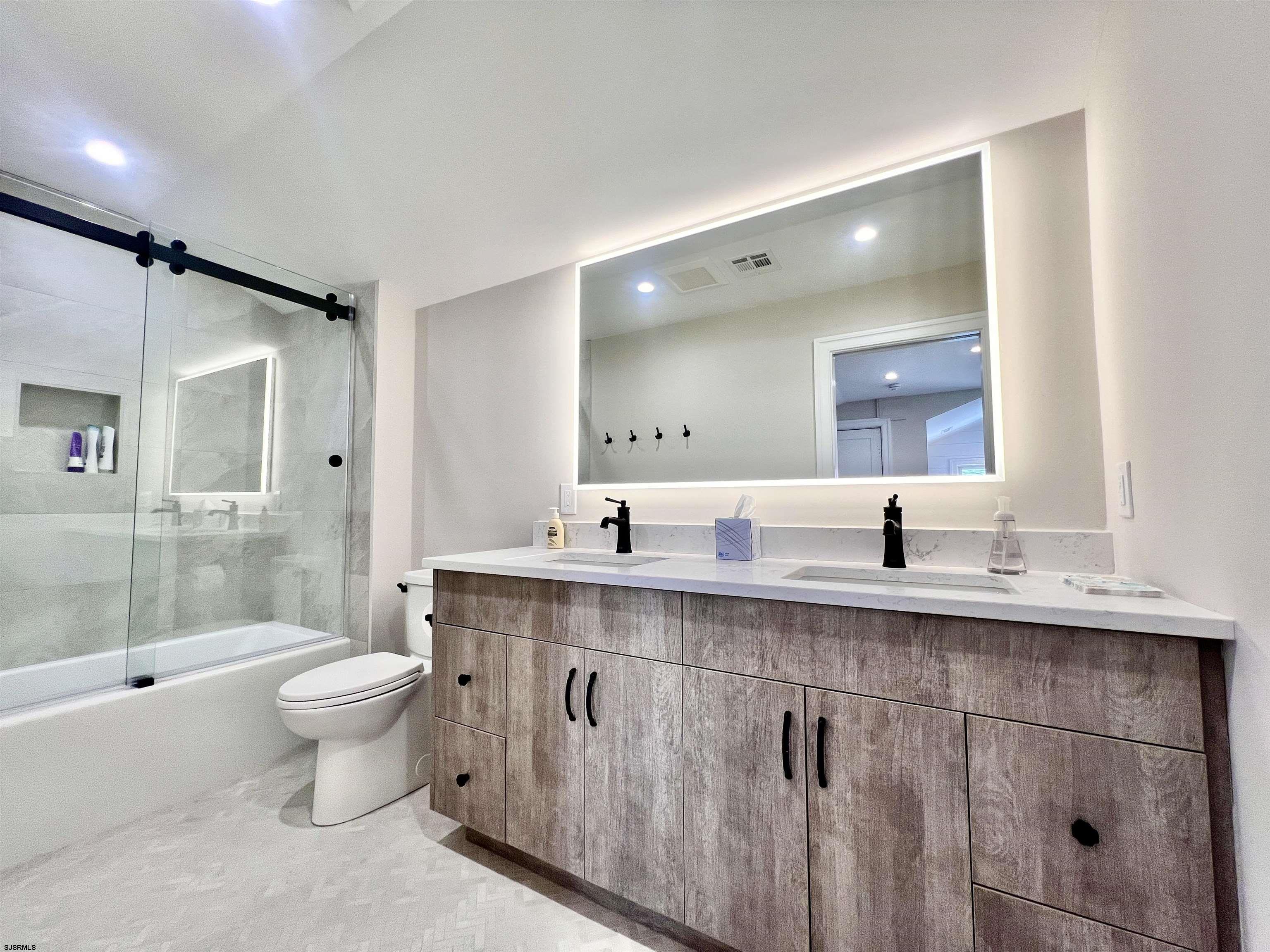 Margate, New Jersey 08402, United States, 6 Bedrooms Bedrooms, ,5 BathroomsBathrooms,Residential,Active,89470