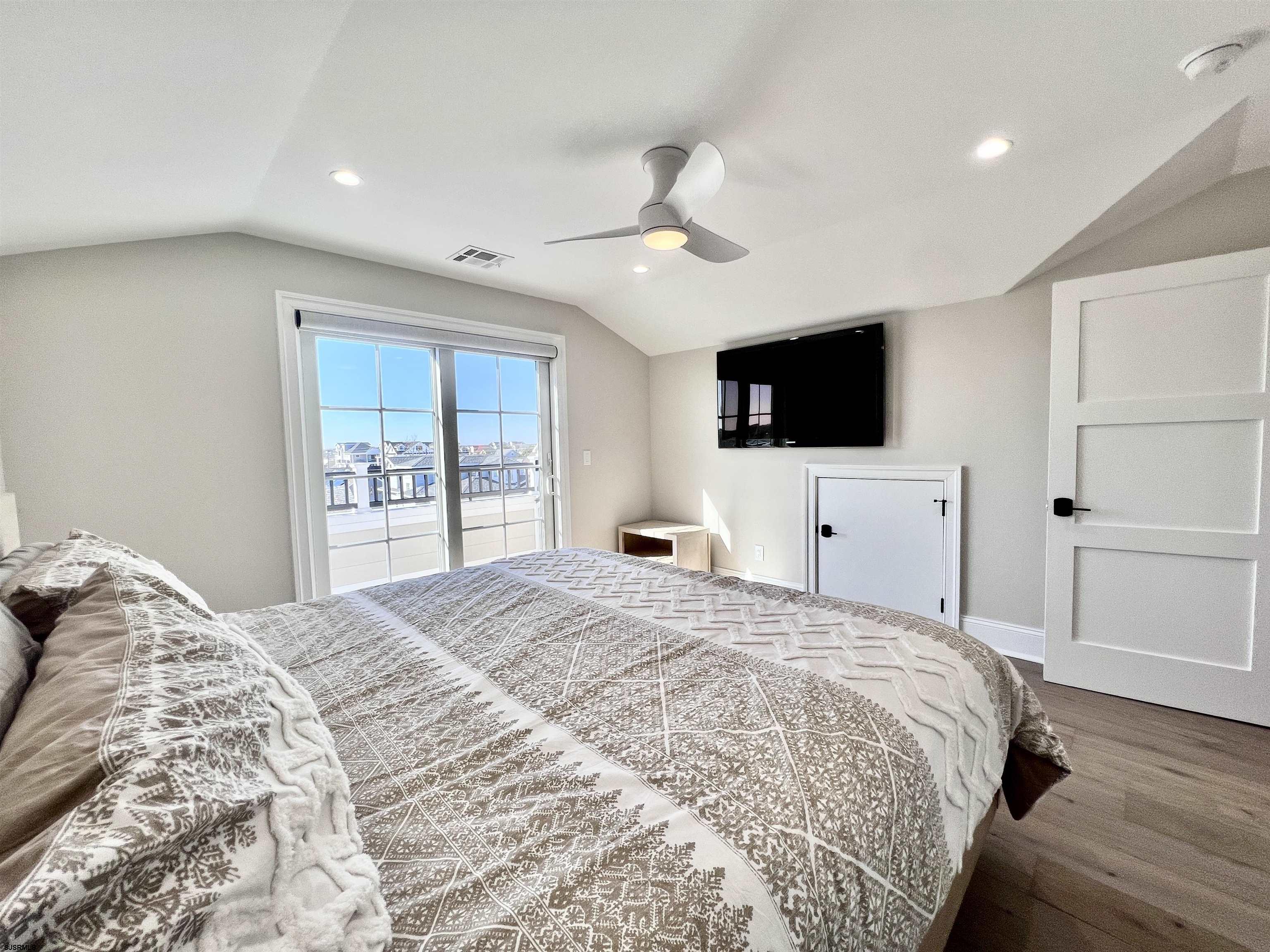 Margate, New Jersey 08402, United States, 6 Bedrooms Bedrooms, ,5 BathroomsBathrooms,Residential,Active,89470
