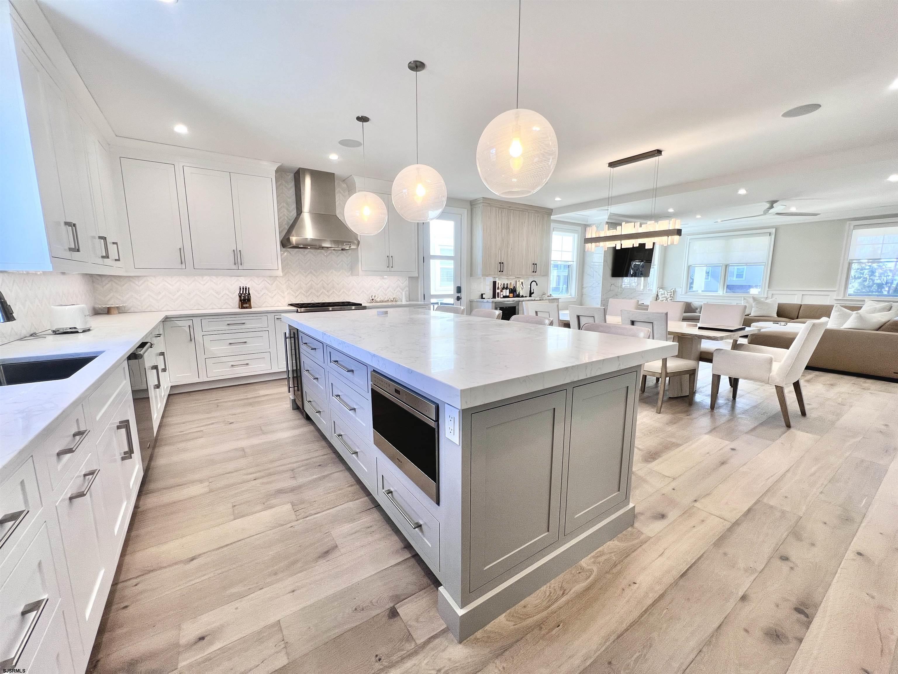 Margate, New Jersey 08402, United States, 6 Bedrooms Bedrooms, ,5 BathroomsBathrooms,Residential,Active,89470