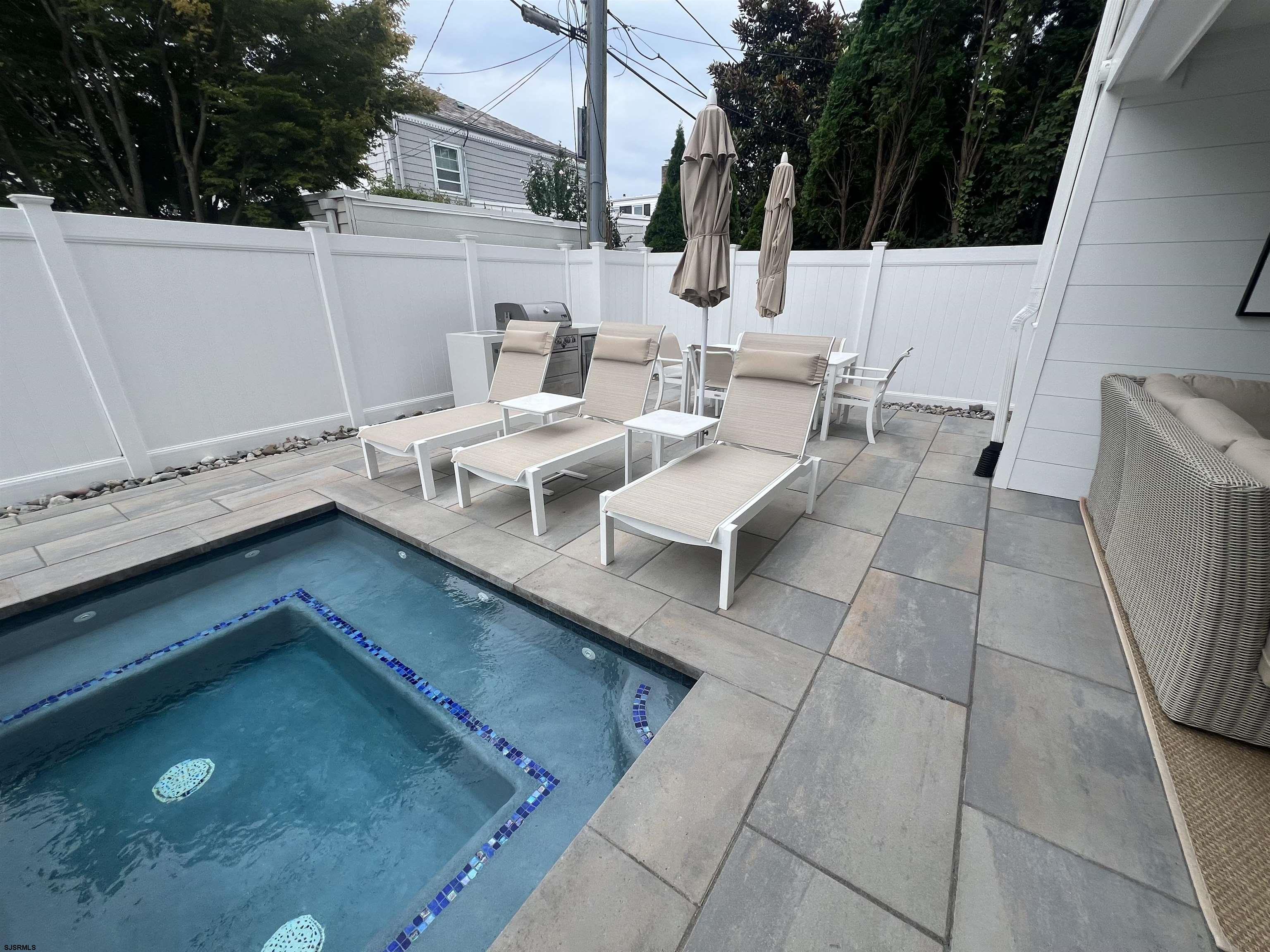 Margate, New Jersey 08402, United States, 6 Bedrooms Bedrooms, ,5 BathroomsBathrooms,Residential,Active,89470