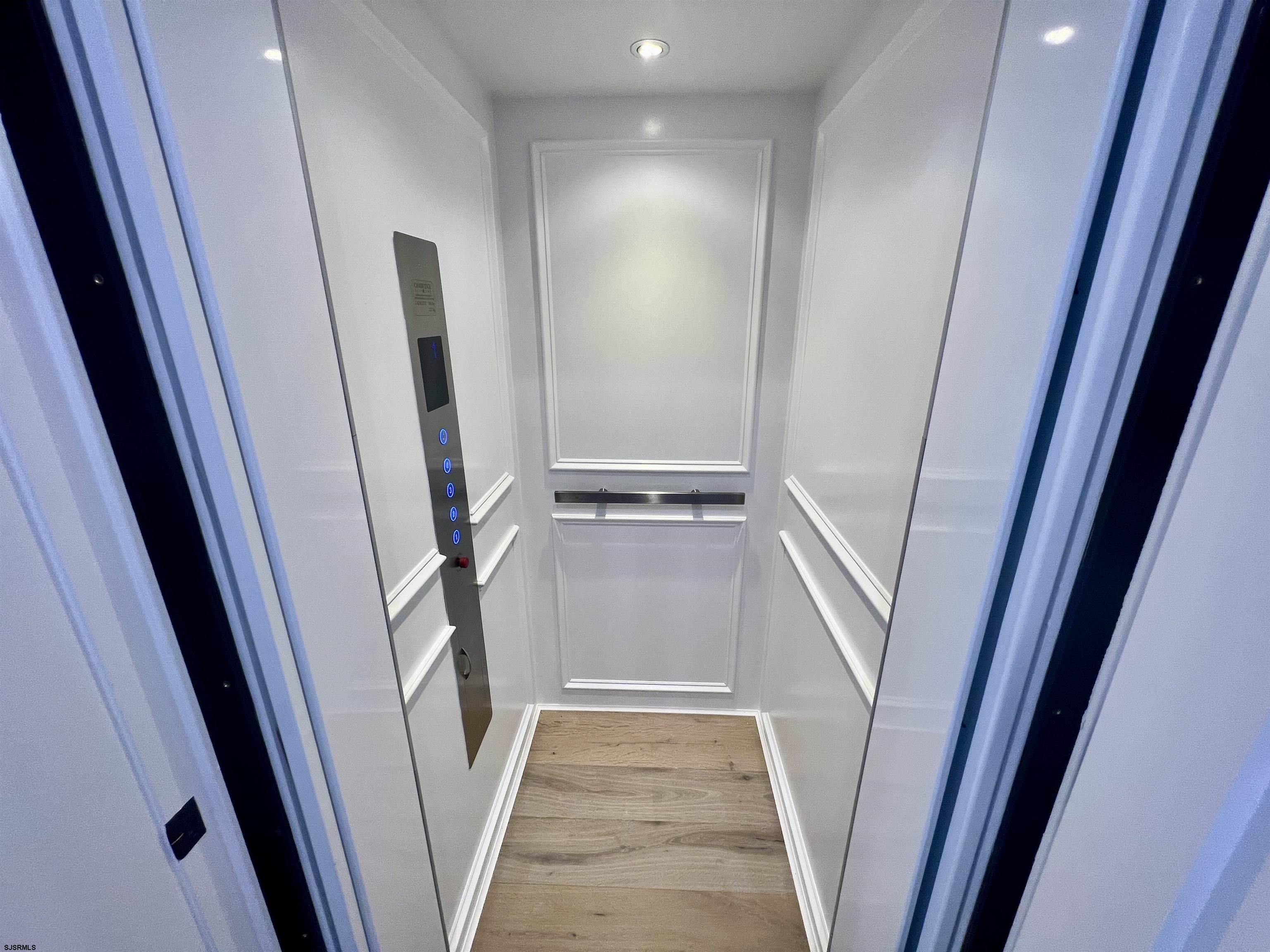 Margate, New Jersey 08402, United States, 6 Bedrooms Bedrooms, ,5 BathroomsBathrooms,Residential,Active,89470