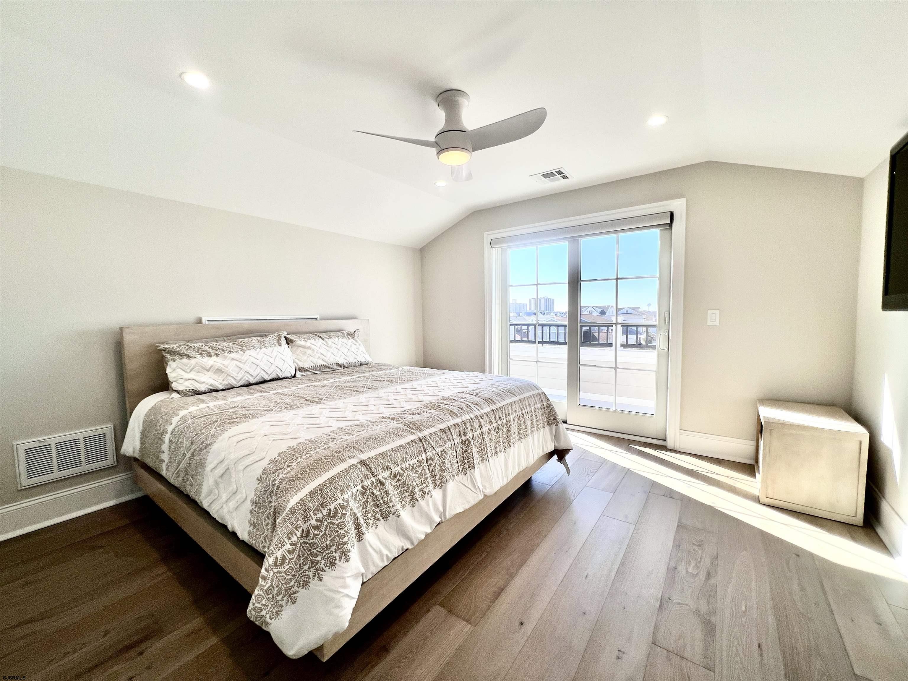 Margate, New Jersey 08402, United States, 6 Bedrooms Bedrooms, ,5 BathroomsBathrooms,Residential,Active,89470