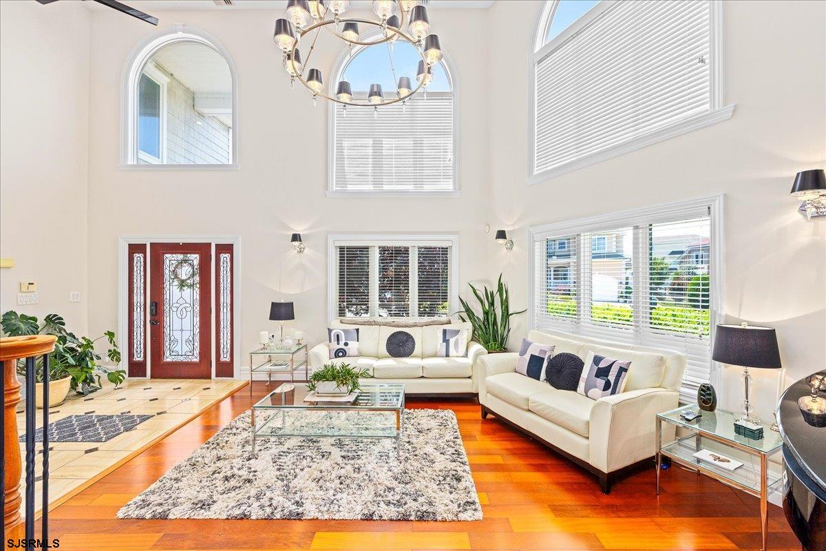 Ventnor, New Jersey 08406, United States, 4 Bedrooms Bedrooms, ,4 BathroomsBathrooms,Residential,Active,200125