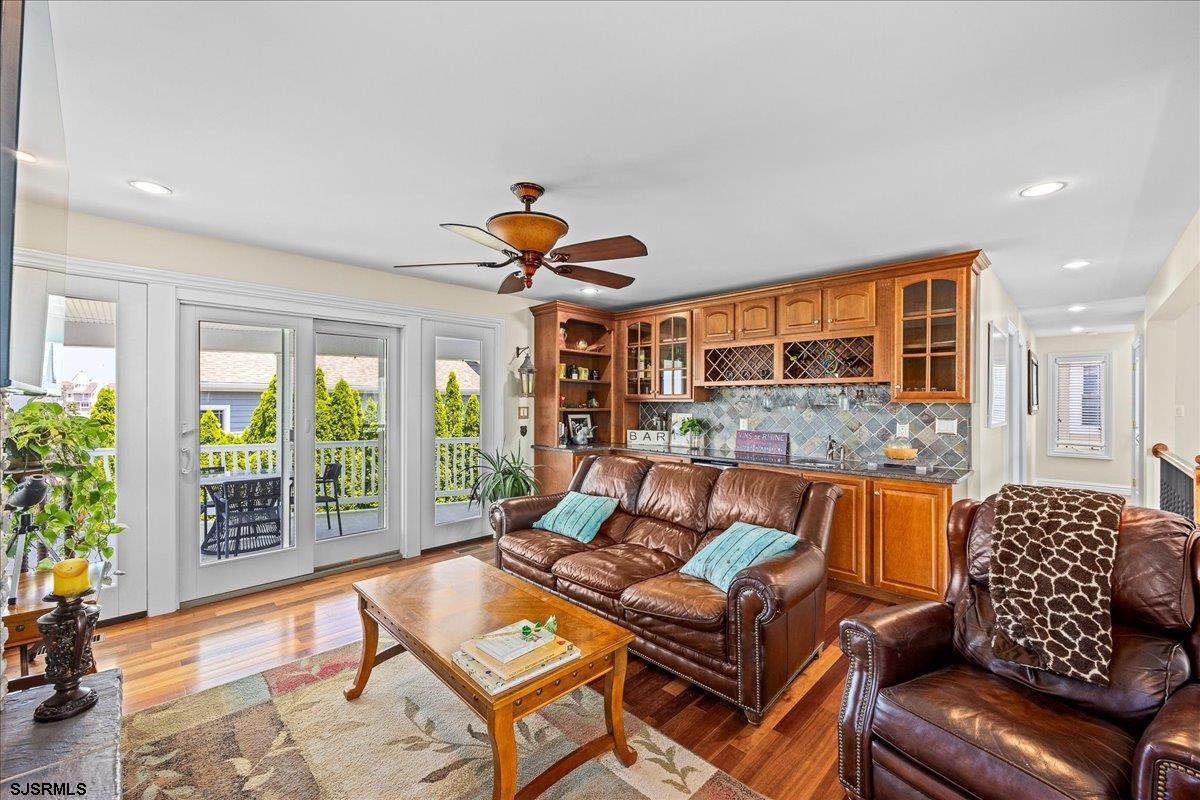 Ventnor, New Jersey 08406, United States, 4 Bedrooms Bedrooms, ,4 BathroomsBathrooms,Residential,Active,200125