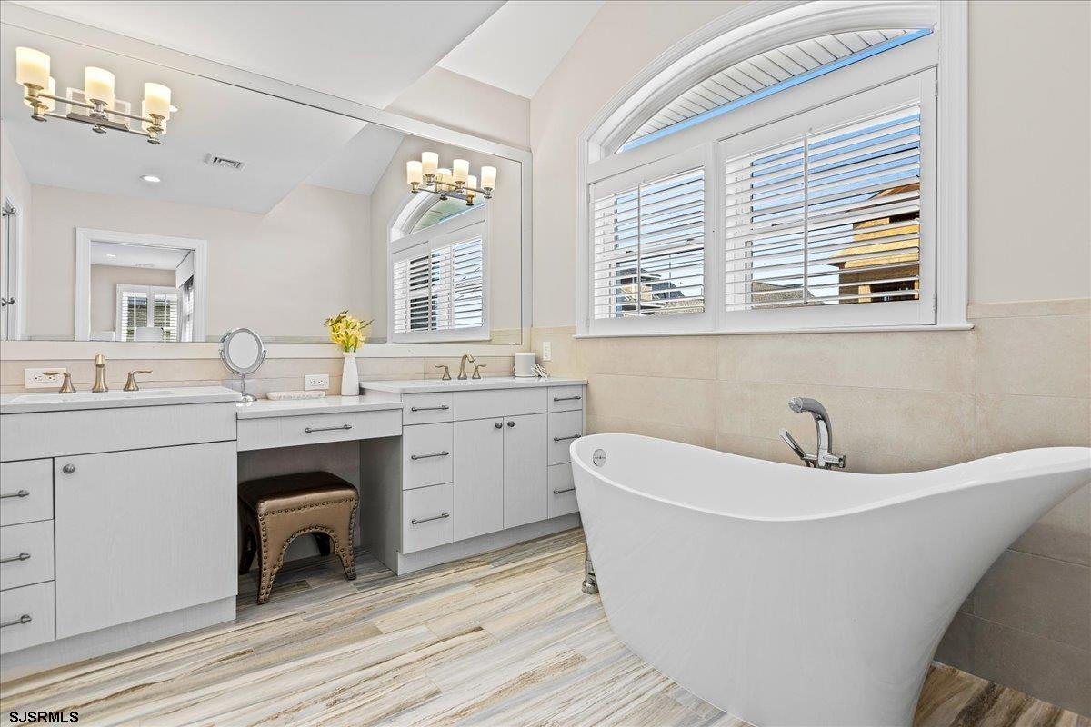 Margate, New Jersey 08402, United States, 5 Bedrooms Bedrooms, ,4 BathroomsBathrooms,Residential,Active,87549