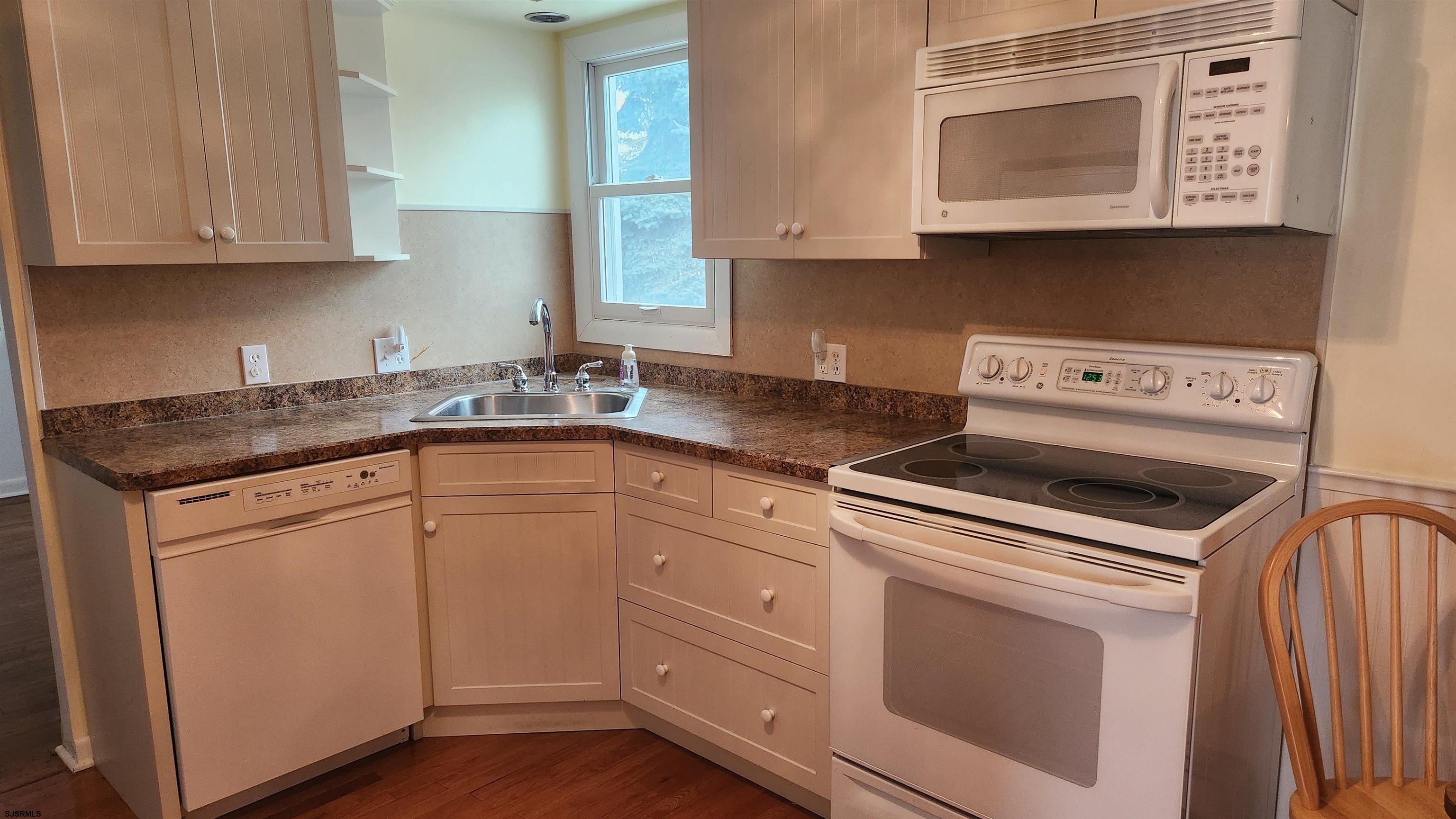 Northfield, New Jersey 08225, United States, 4 Bedrooms Bedrooms, ,3 BathroomsBathrooms,Residential,Pending,15180