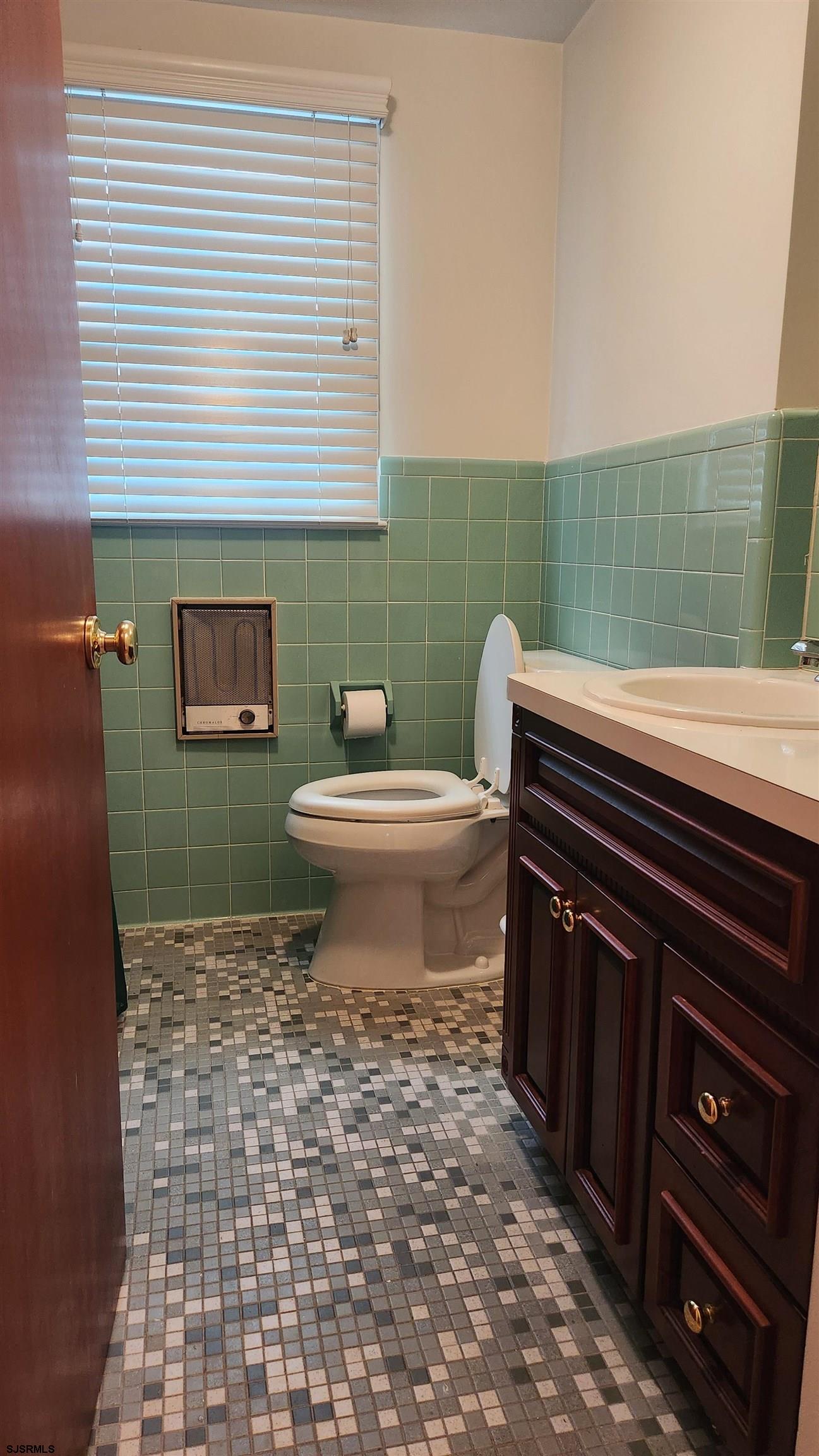 Northfield, New Jersey 08225, United States, 4 Bedrooms Bedrooms, ,3 BathroomsBathrooms,Residential,Pending,15180