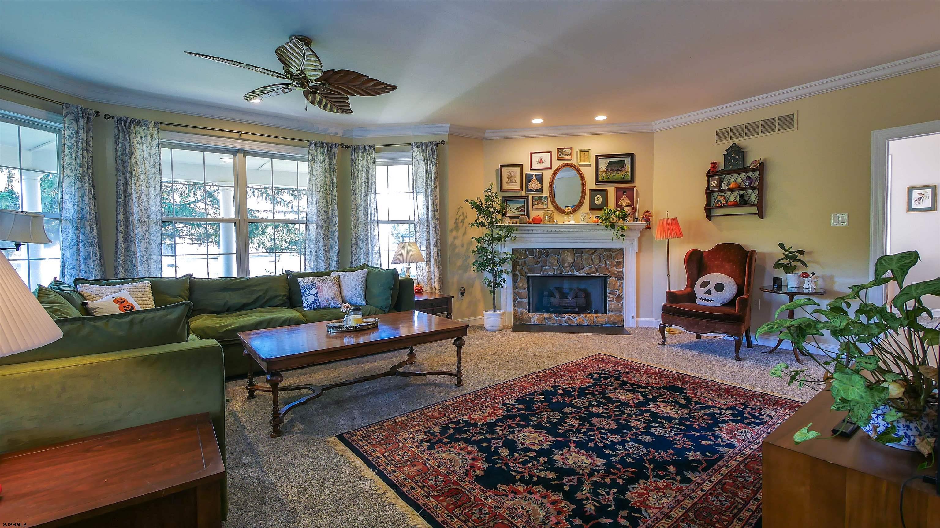 11 Equestrian Dr