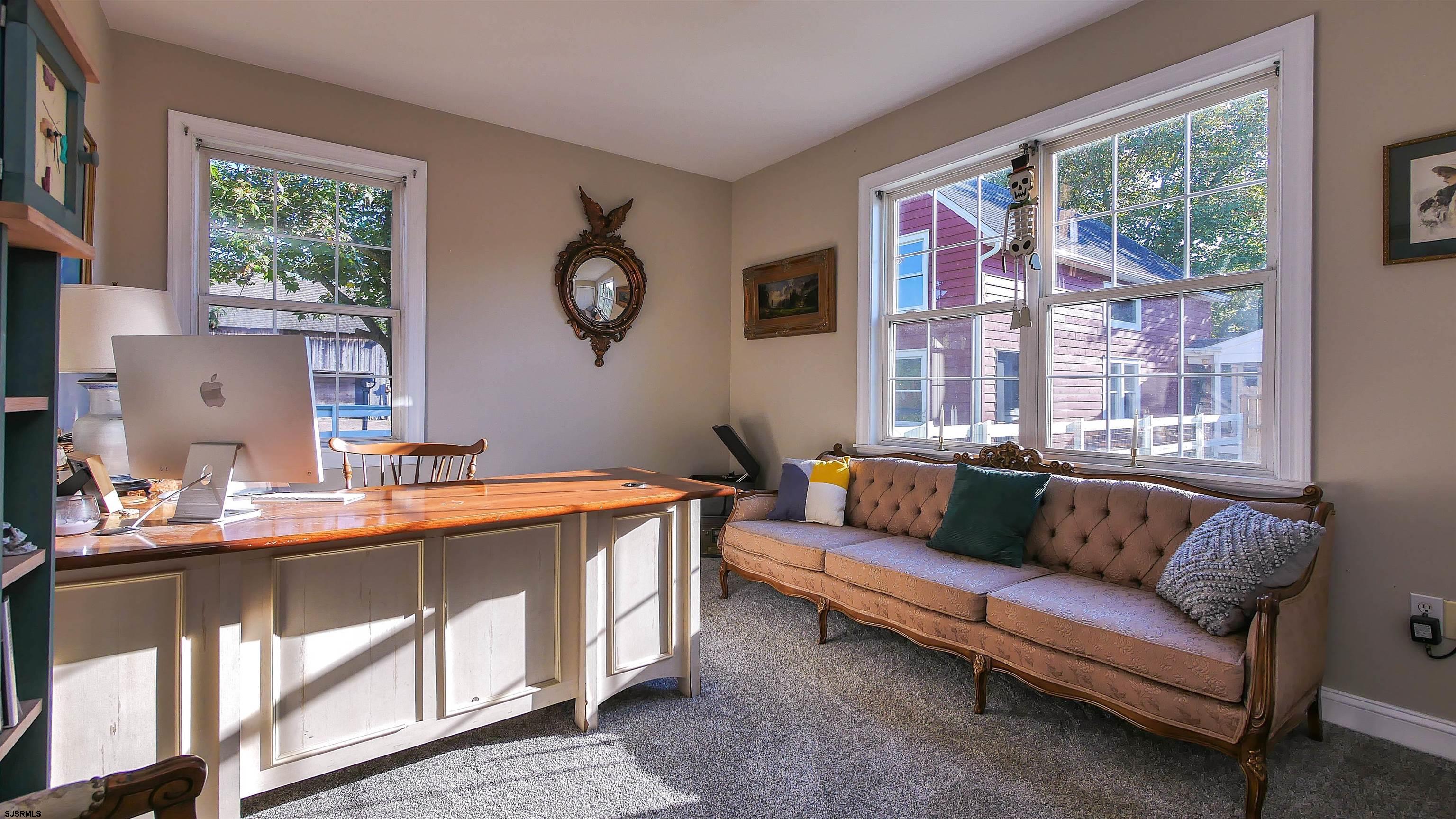 11 Equestrian Dr