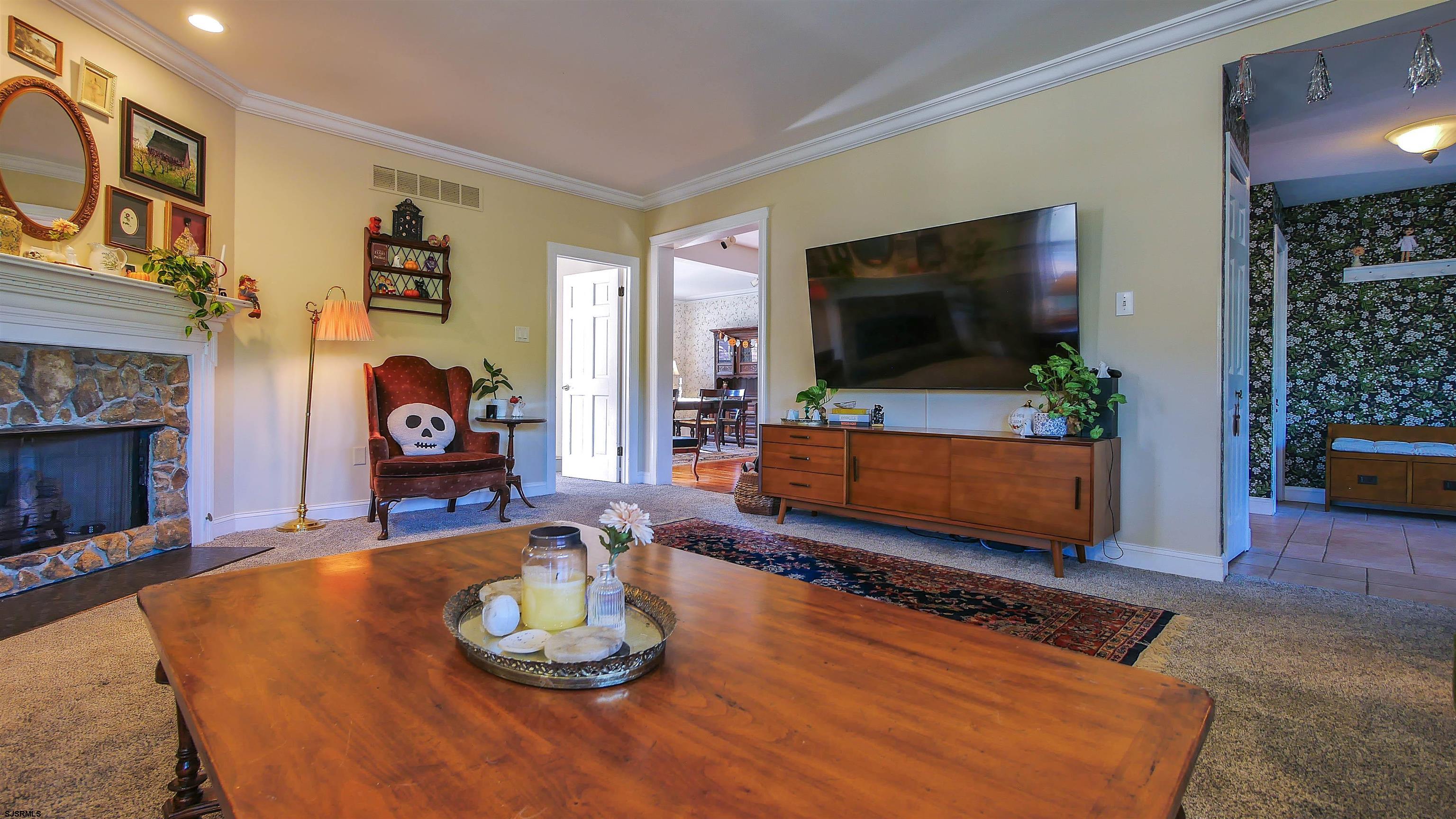 11 Equestrian Dr