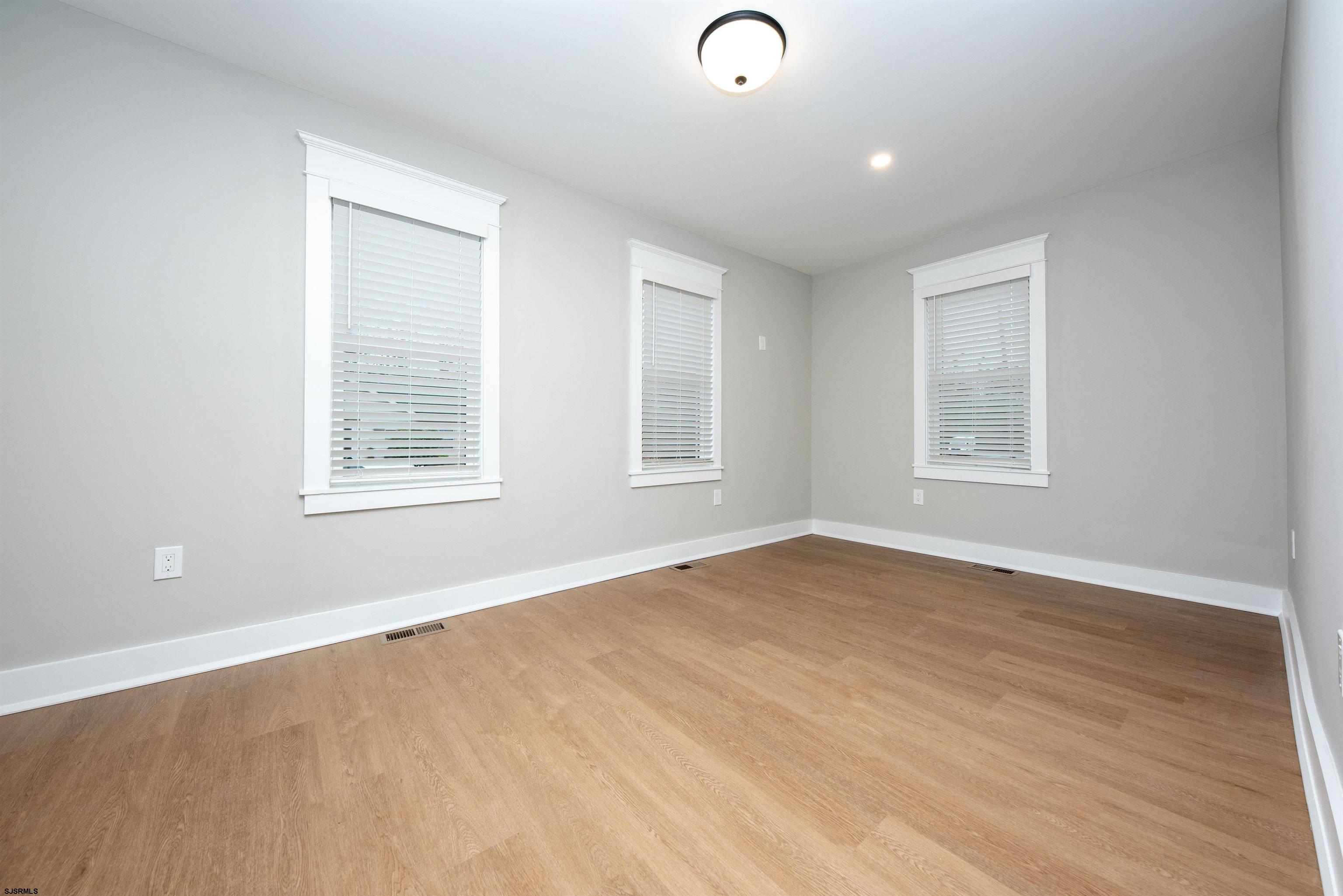 Tuckahoe, New Jersey 08270, United States, 4 Bedrooms Bedrooms, ,3 BathroomsBathrooms,Residential,Pending,14525