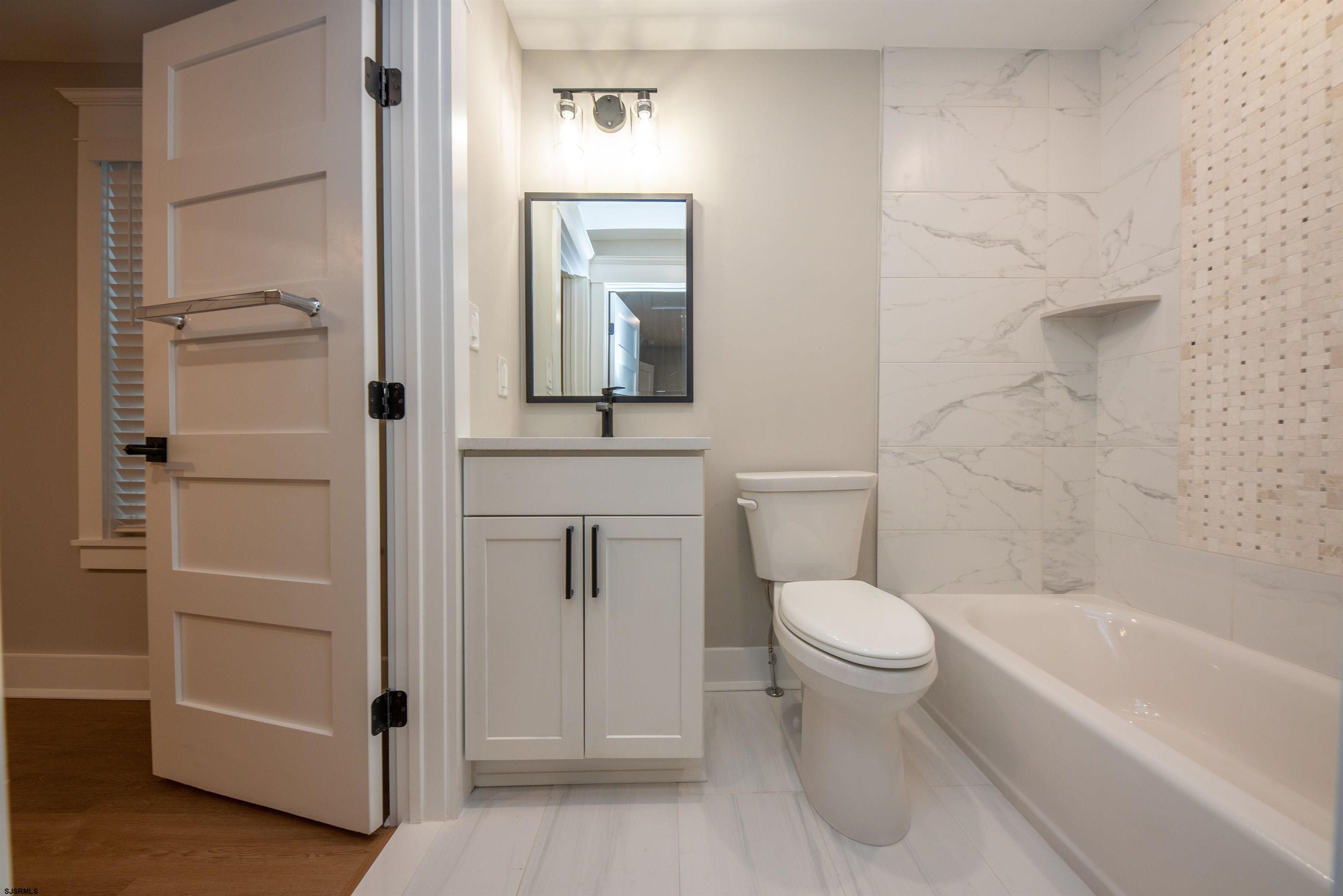 Tuckahoe, New Jersey 08270, United States, 4 Bedrooms Bedrooms, ,3 BathroomsBathrooms,Residential,Pending,14525