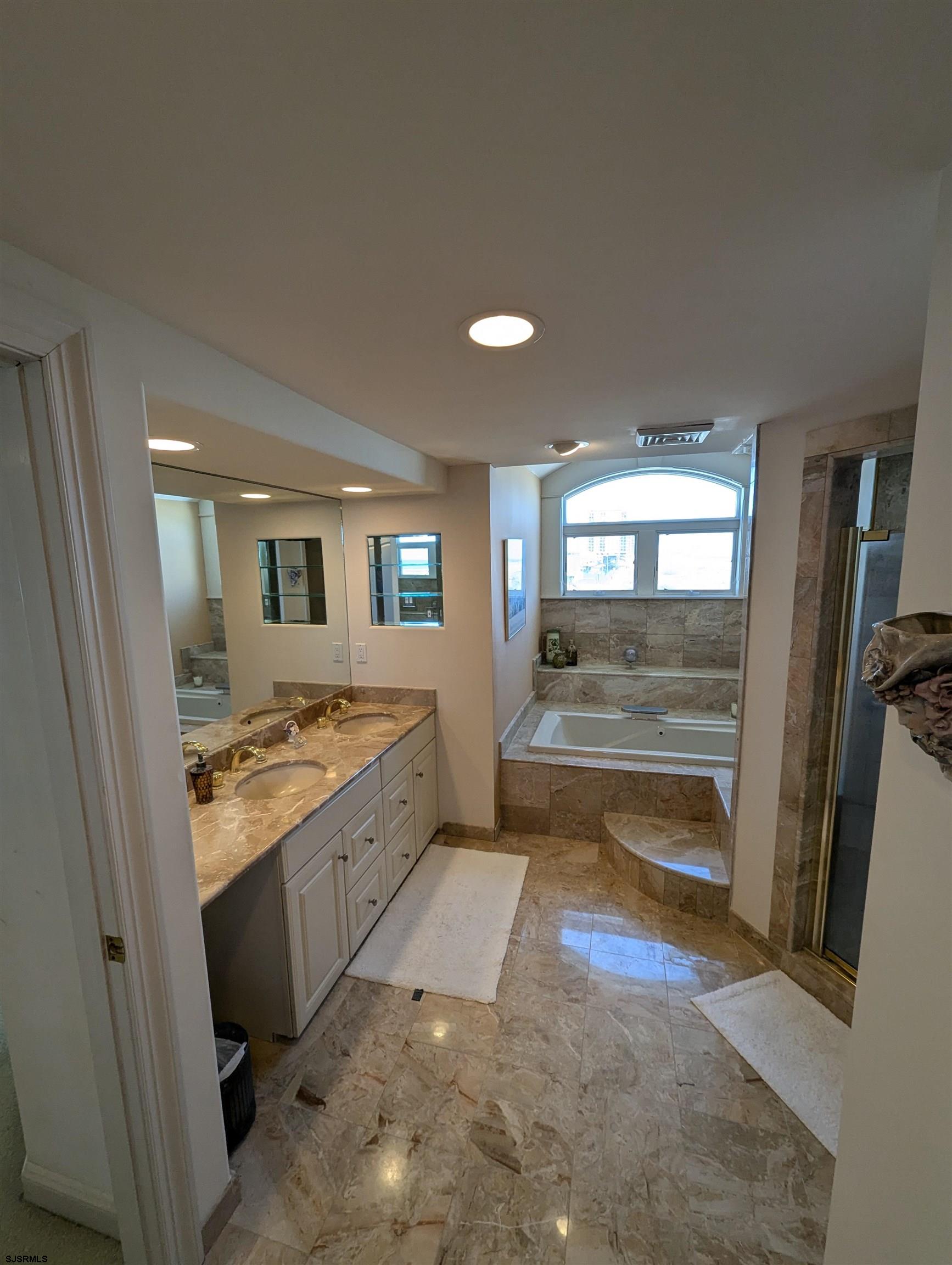 Longport, New Jersey 08403, United States, 3 Bedrooms Bedrooms, ,4 BathroomsBathrooms,Residential,Active,98538