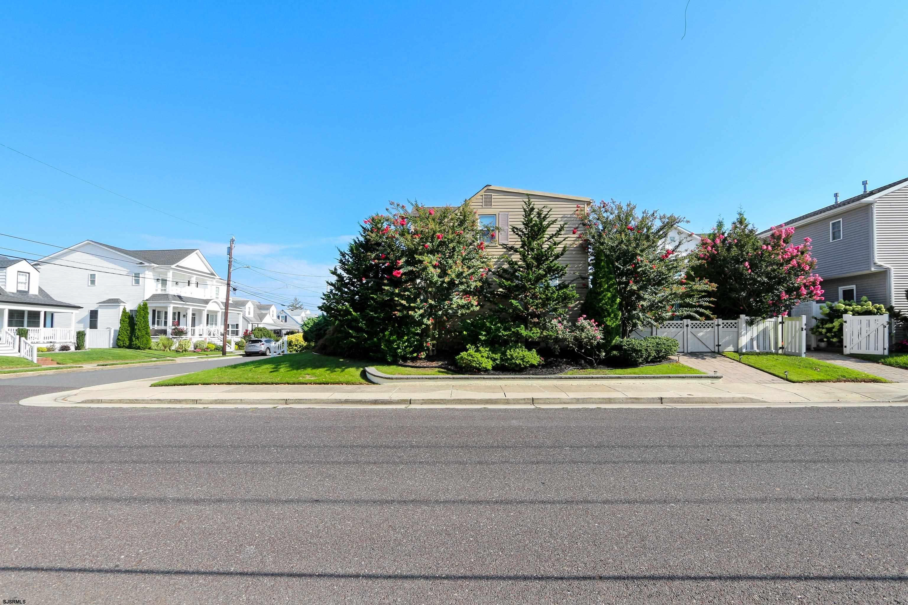 122 N Barclay Ave