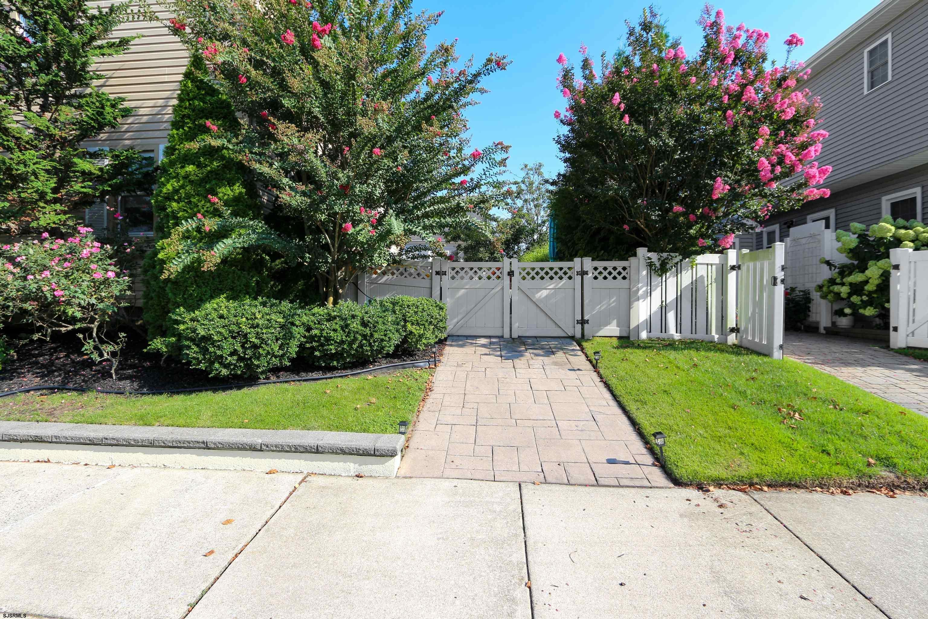 122 N Barclay Ave