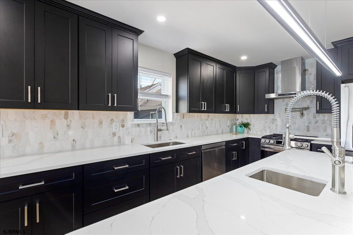 Ventnor, New Jersey 08406, United States, 4 Bedrooms Bedrooms, ,5 BathroomsBathrooms,Residential,Active,166106