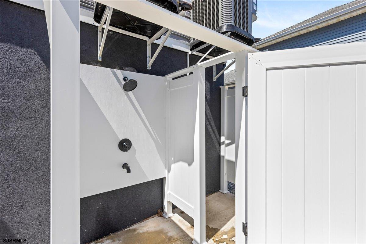 Ventnor, New Jersey 08406, United States, 4 Bedrooms Bedrooms, ,5 BathroomsBathrooms,Residential,Active,166106