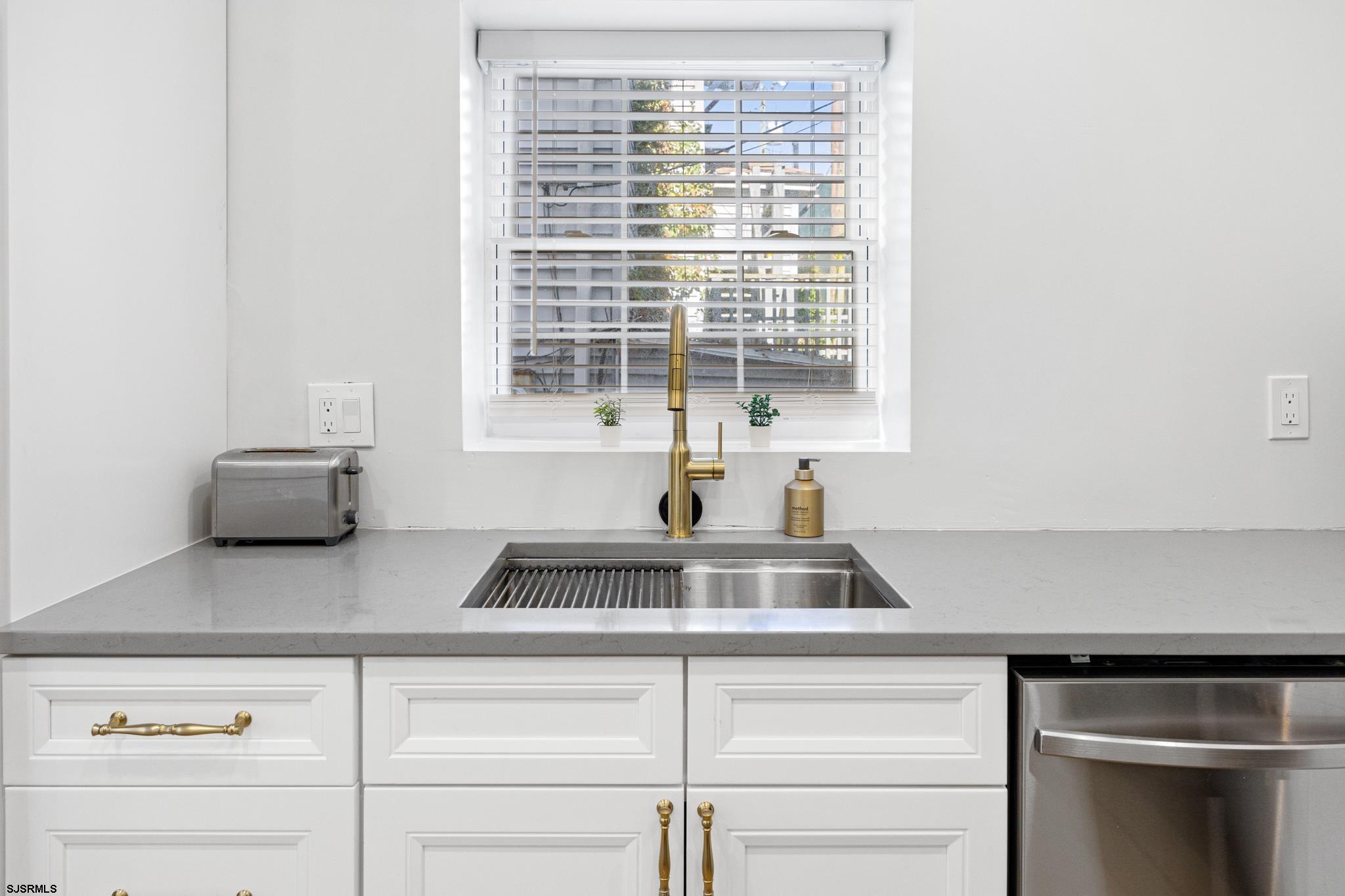 Atlantic City, New Jersey 08401, United States, 5 Bedrooms Bedrooms, ,5 BathroomsBathrooms,Residential,Active,158911