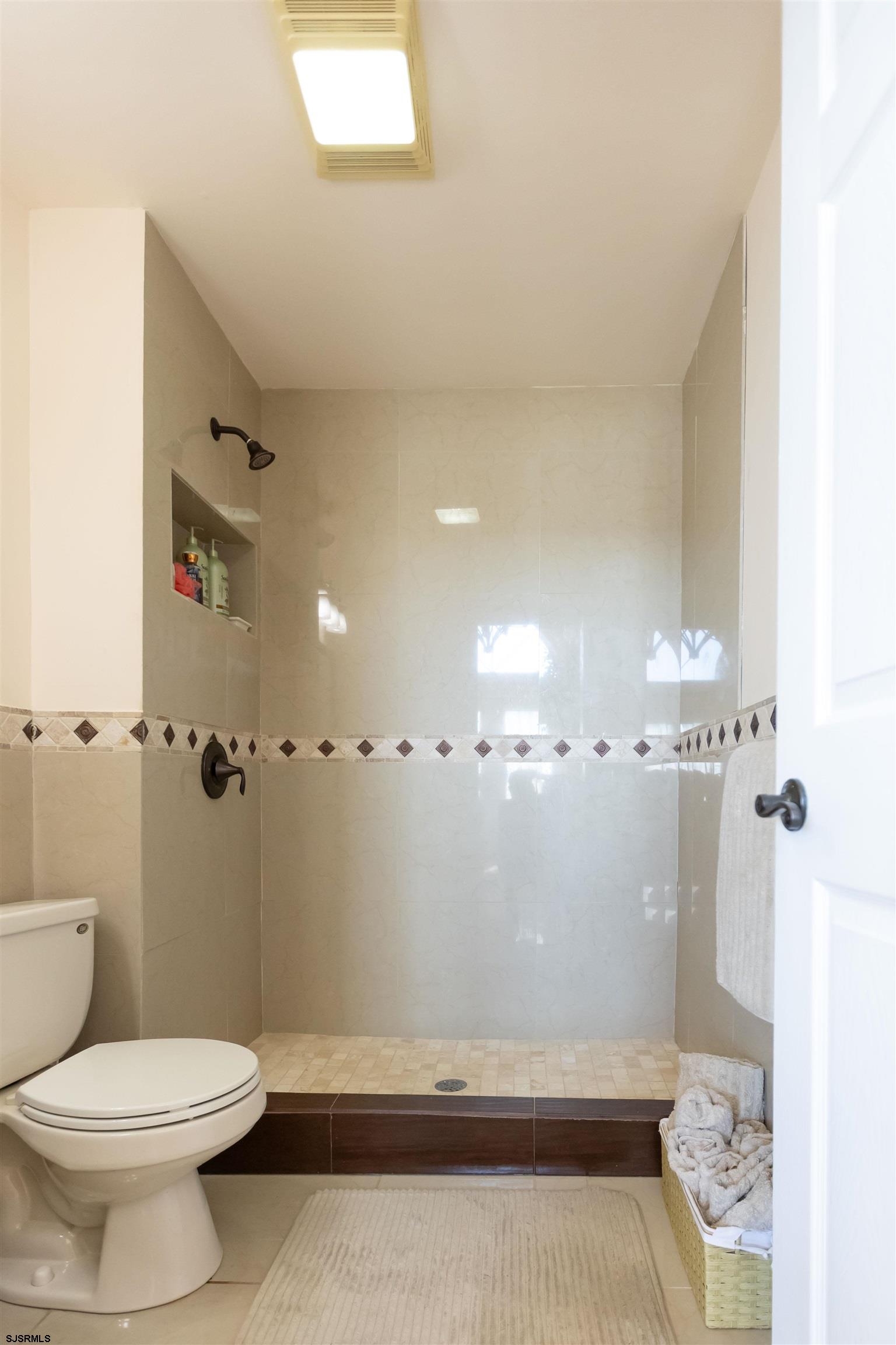 Pleasantville, New Jersey 08232, United States, 5 Bedrooms Bedrooms, ,5 BathroomsBathrooms,Residential,Active,131889