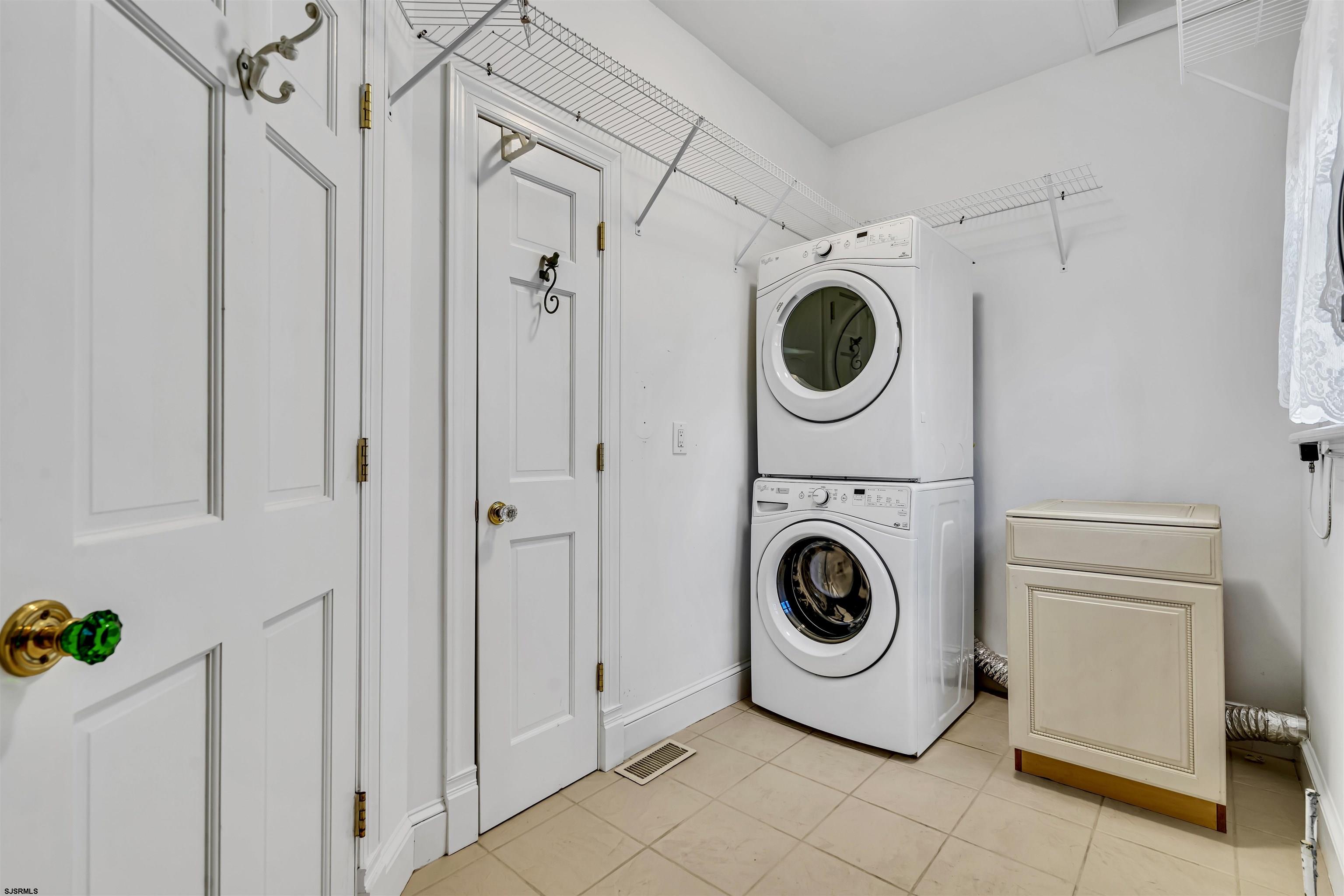 Egg Harbor Township, New Jersey 08234, United States, 5 Bedrooms Bedrooms, ,4 BathroomsBathrooms,Residential,Pending,32572