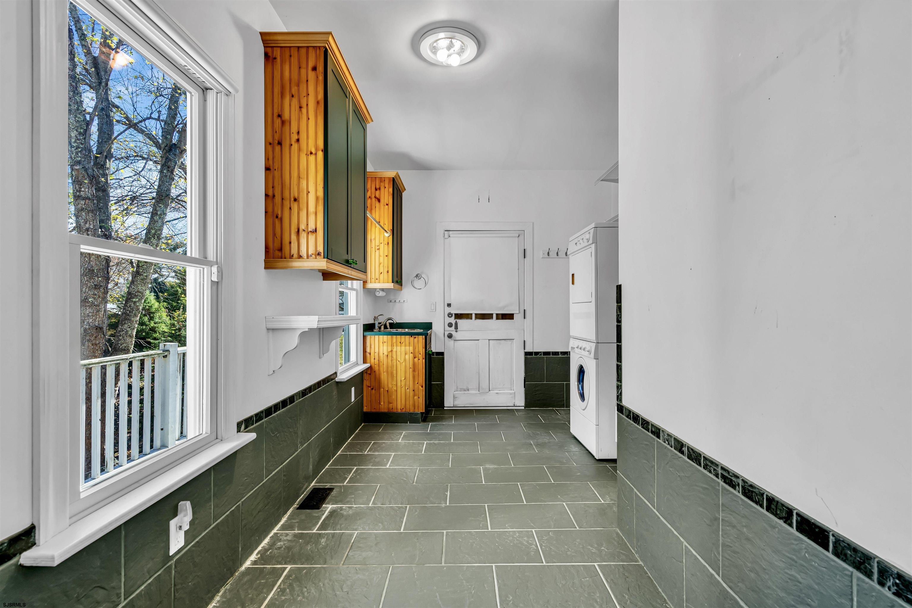 Egg Harbor Township, New Jersey 08234, United States, 5 Bedrooms Bedrooms, ,4 BathroomsBathrooms,Residential,Pending,32572