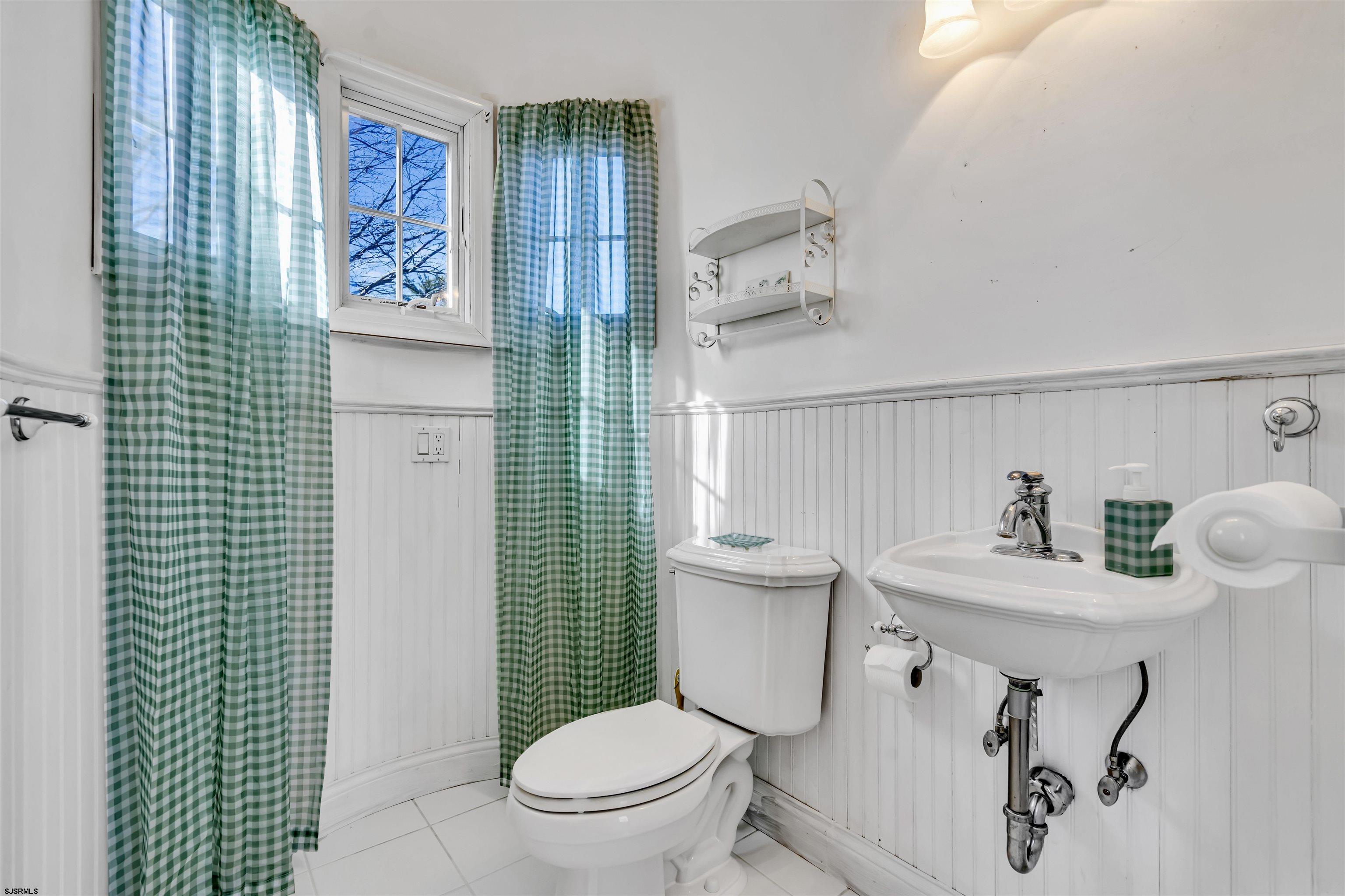 Egg Harbor Township, New Jersey 08234, United States, 5 Bedrooms Bedrooms, ,4 BathroomsBathrooms,Residential,Pending,32572