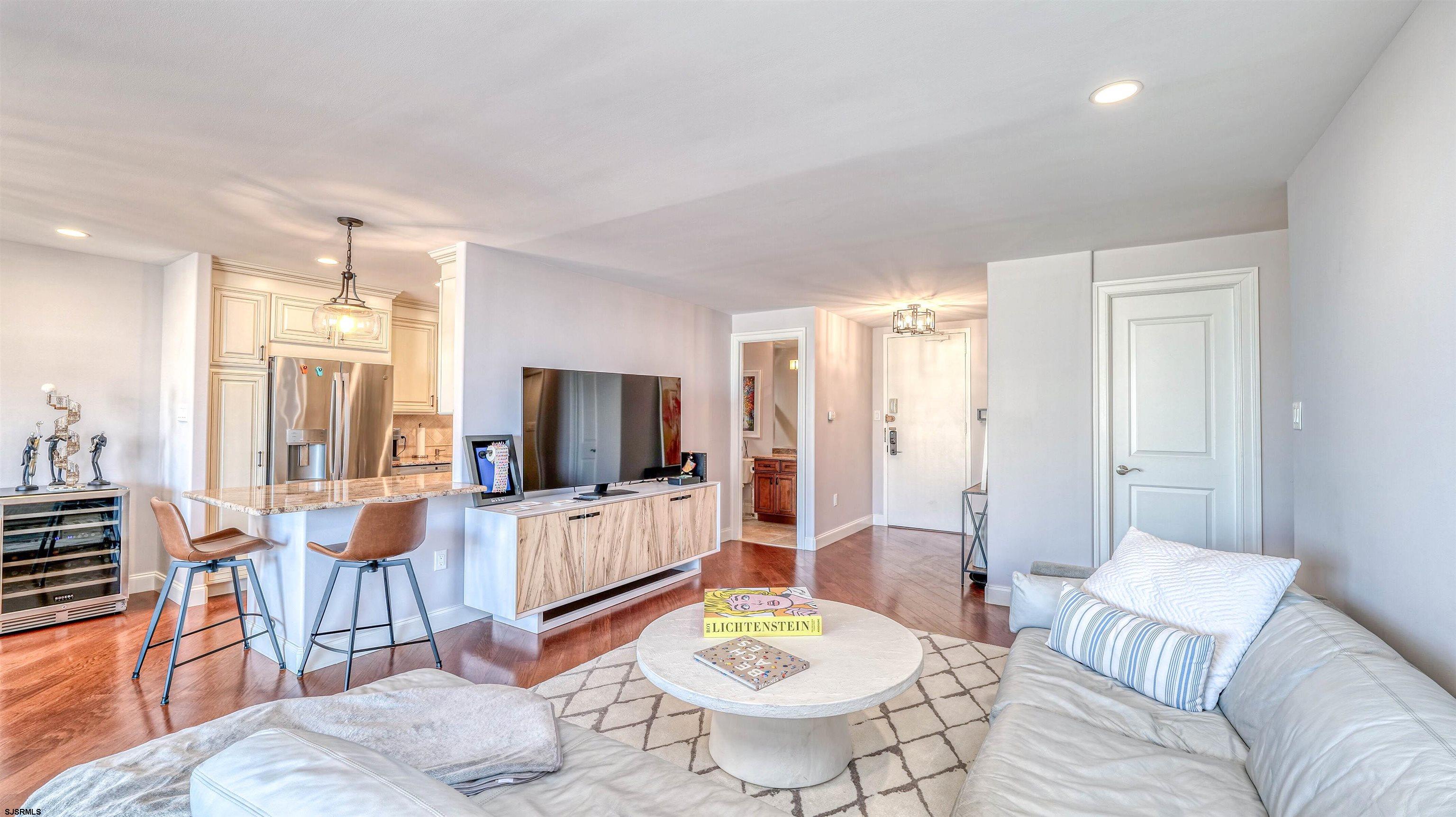 Ventnor, New Jersey 08406, United States, 1 Bedroom Bedrooms, ,2 BathroomsBathrooms,Residential,Active,241156