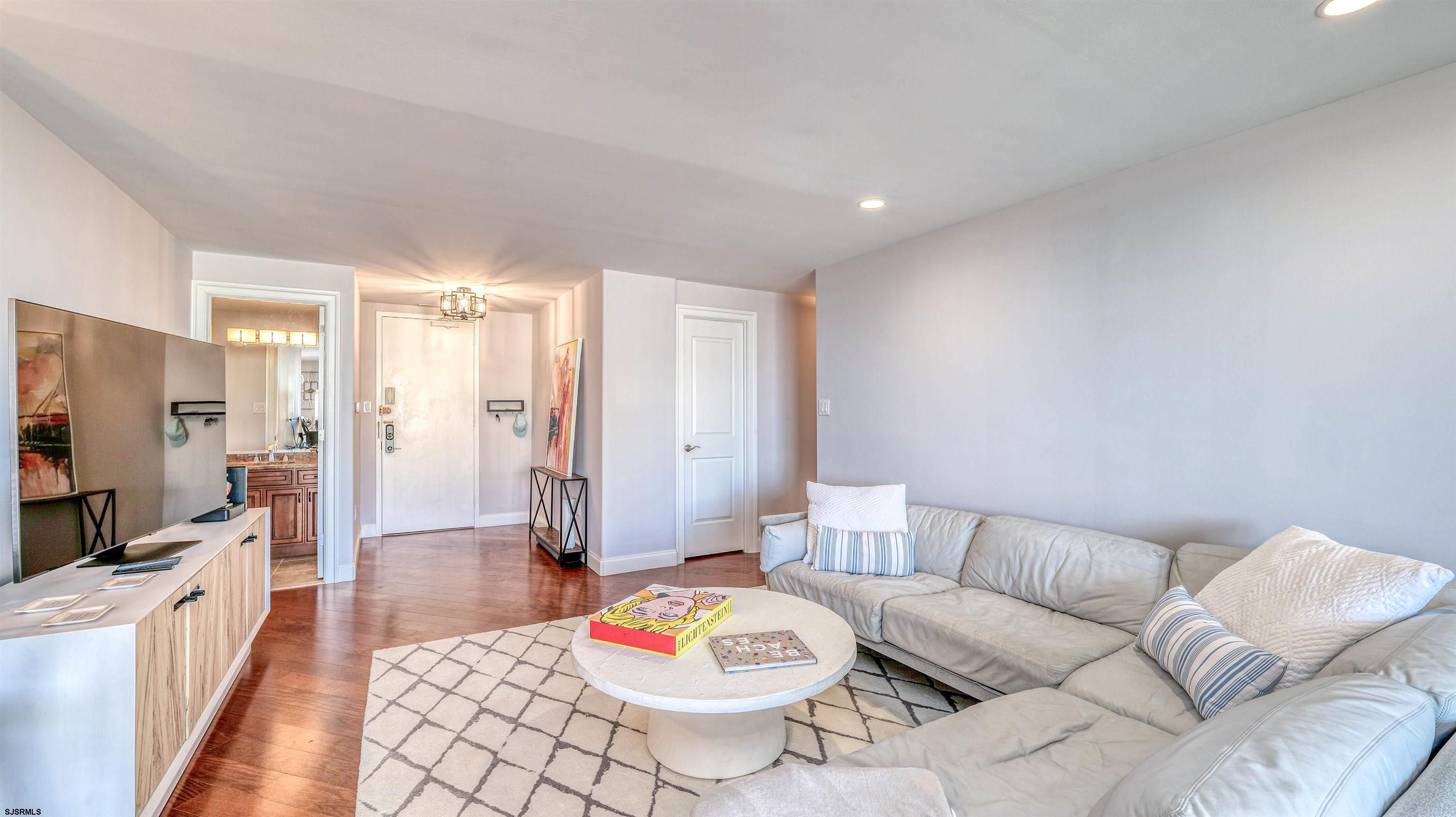 Ventnor, New Jersey 08406, United States, 1 Bedroom Bedrooms, ,2 BathroomsBathrooms,Residential,Active,241156